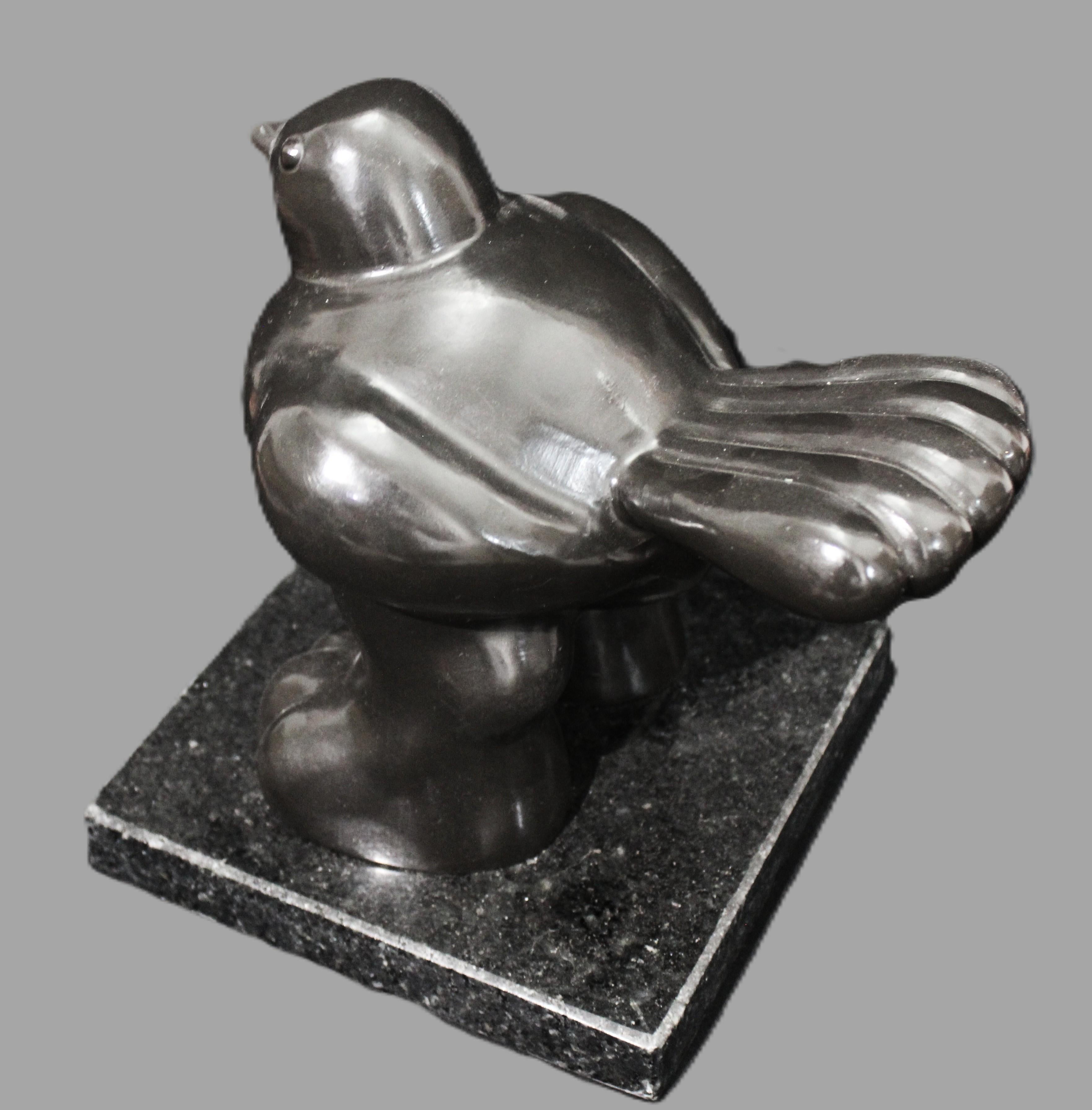 Dopo Botero - Piccolo uccello  Scultura in vendita 3