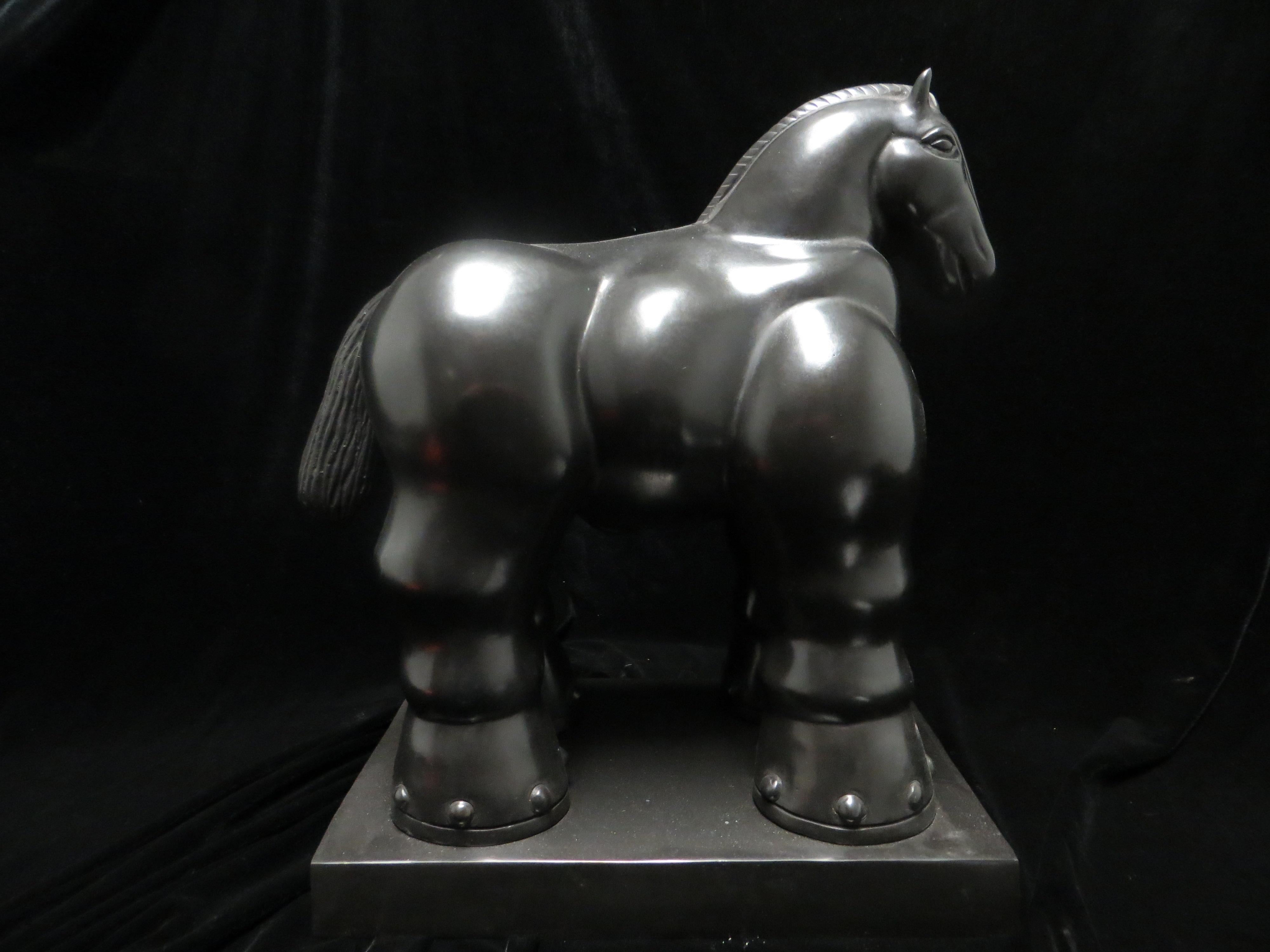 Figurative Sculpture Fernando Botero - Le cheval