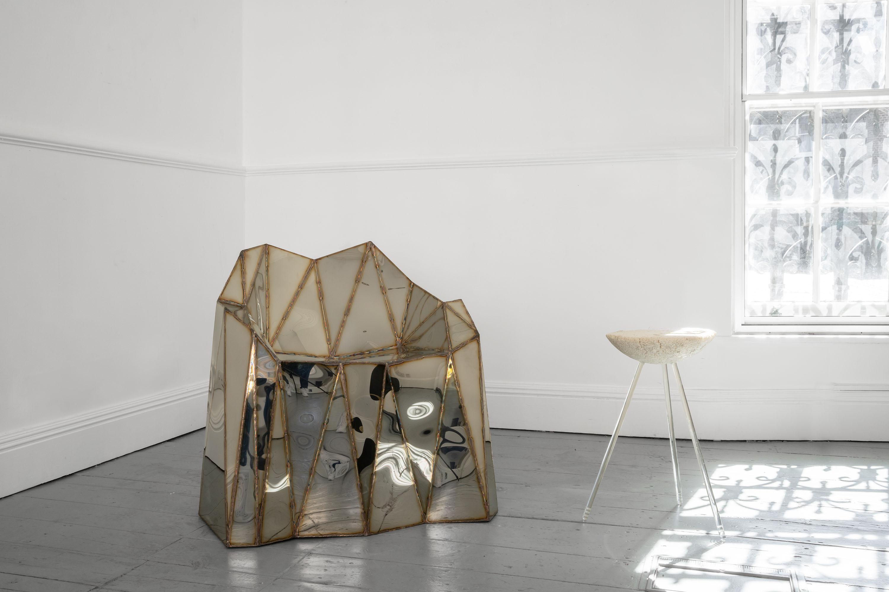 Silla Fernando Laterales Cerrados en Pulido Espejo y Acero Inoxidable de Julian Mayor Siglo XXI y contemporáneo en venta