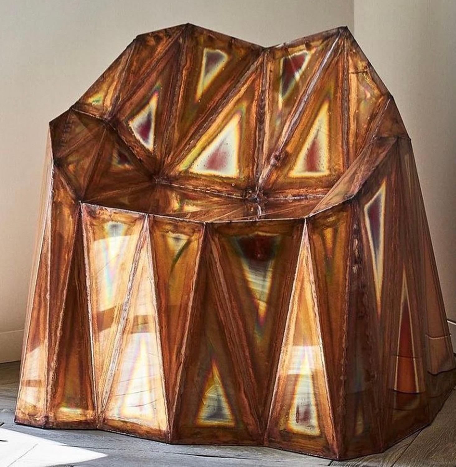 Silla Fernando Laterales Cerrados en Soldadura Espejo Pulido y Cobre by Julian Mayor Posmoderno en venta