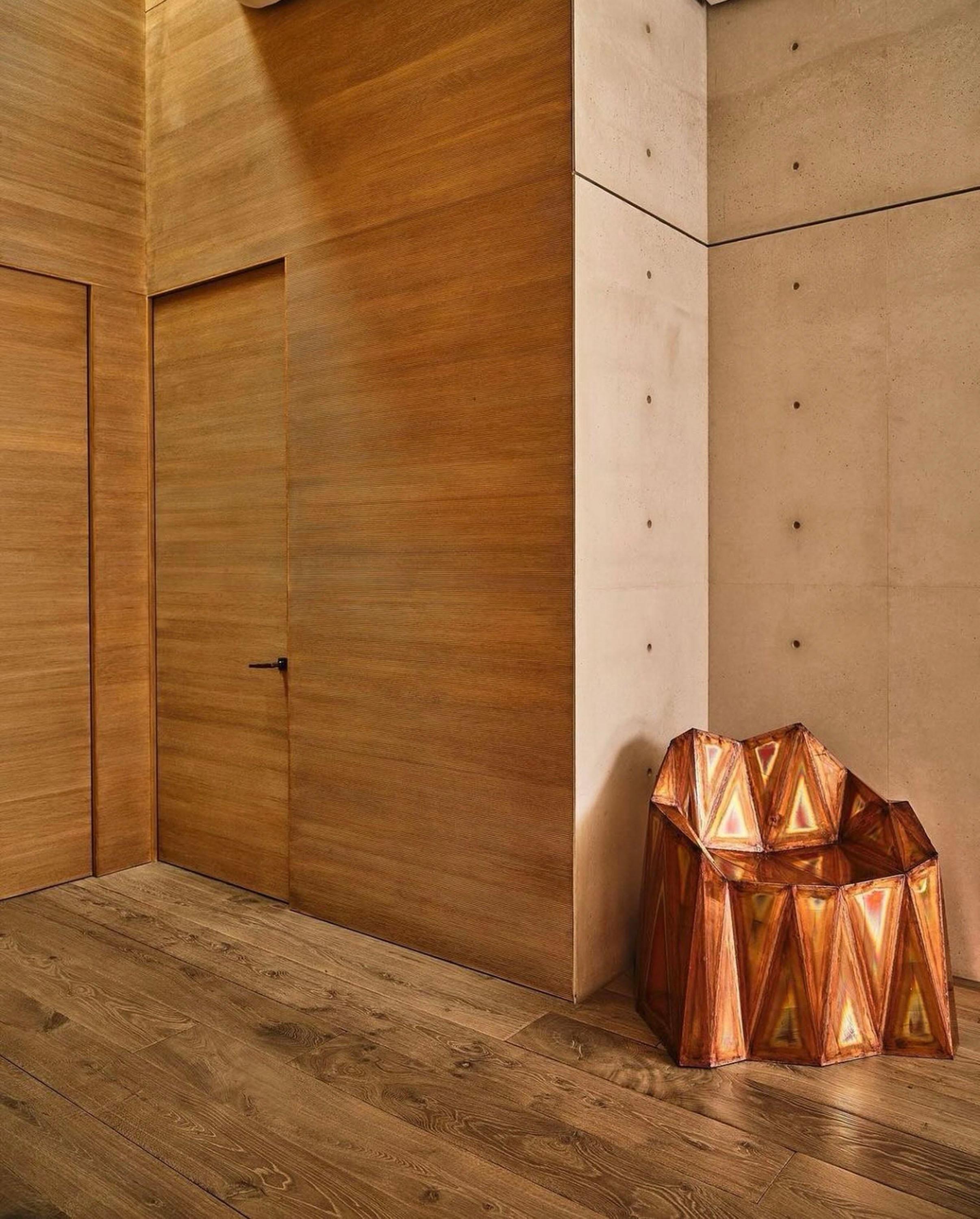 Silla Fernando Laterales Cerrados en Soldadura Espejo Pulido y Cobre by Julian Mayor en Nuevo estado para la venta en Geneve, CH