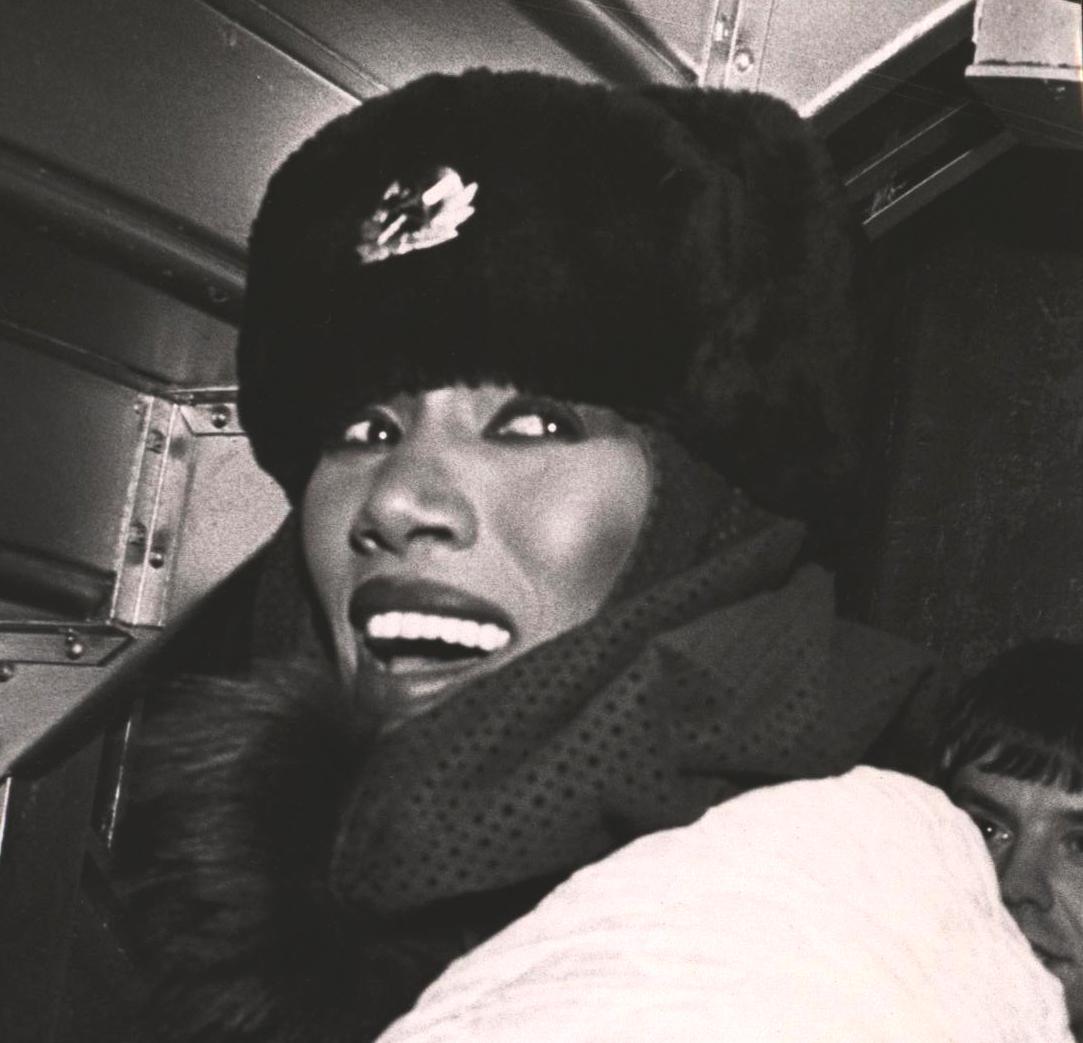 Photographie Grace Jones des années 1980 (photo vintage de Grace Jones) - Noir Black and White Photograph par Fernando Natalici