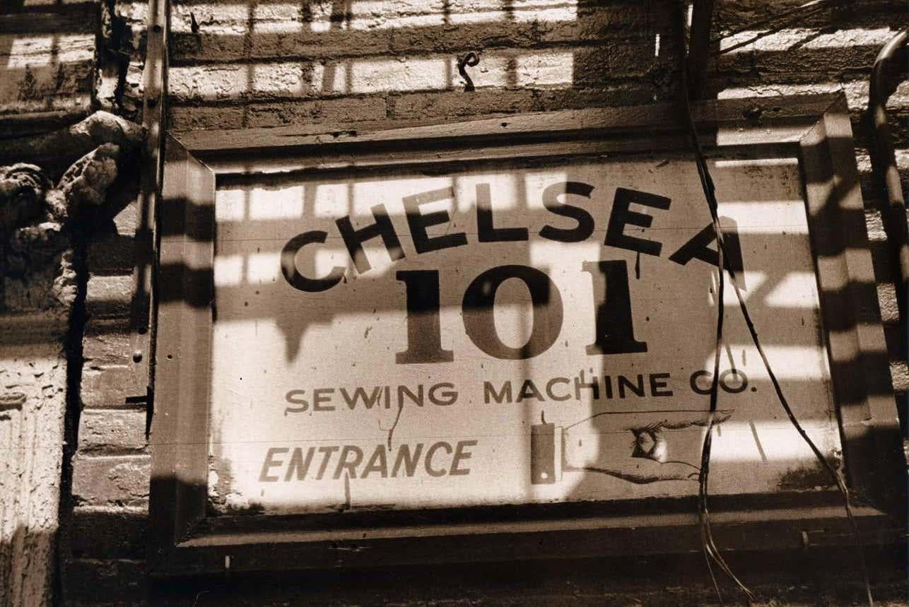 Chelsea 101 (photo vintage de Chelsea Manhattan) - Contemporain Photograph par Fernando Natalici