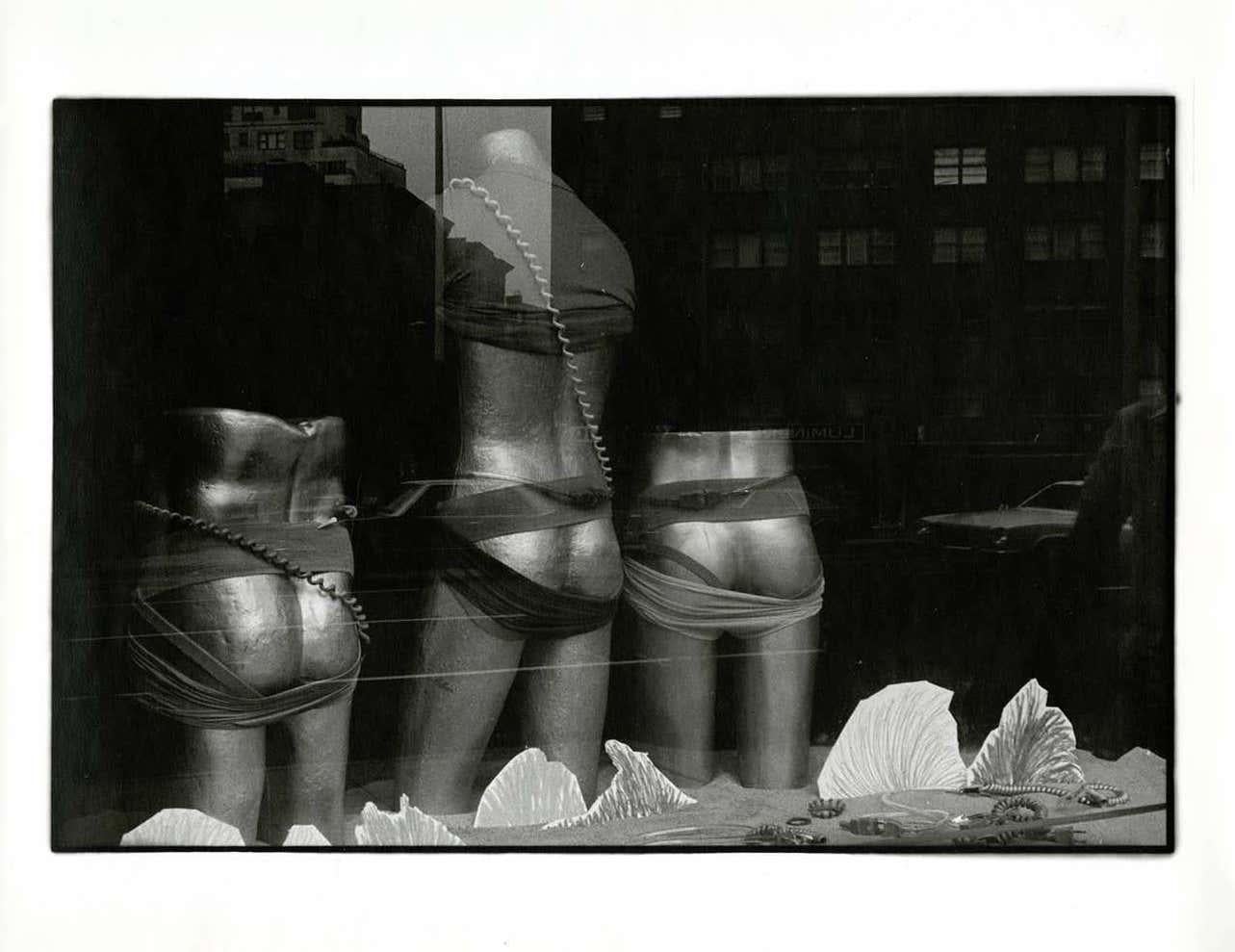 Chelsea Manhattan Fotografie, „Chelsea Reflections“  (Schwarz), Nude Photograph, von Fernando Natalici