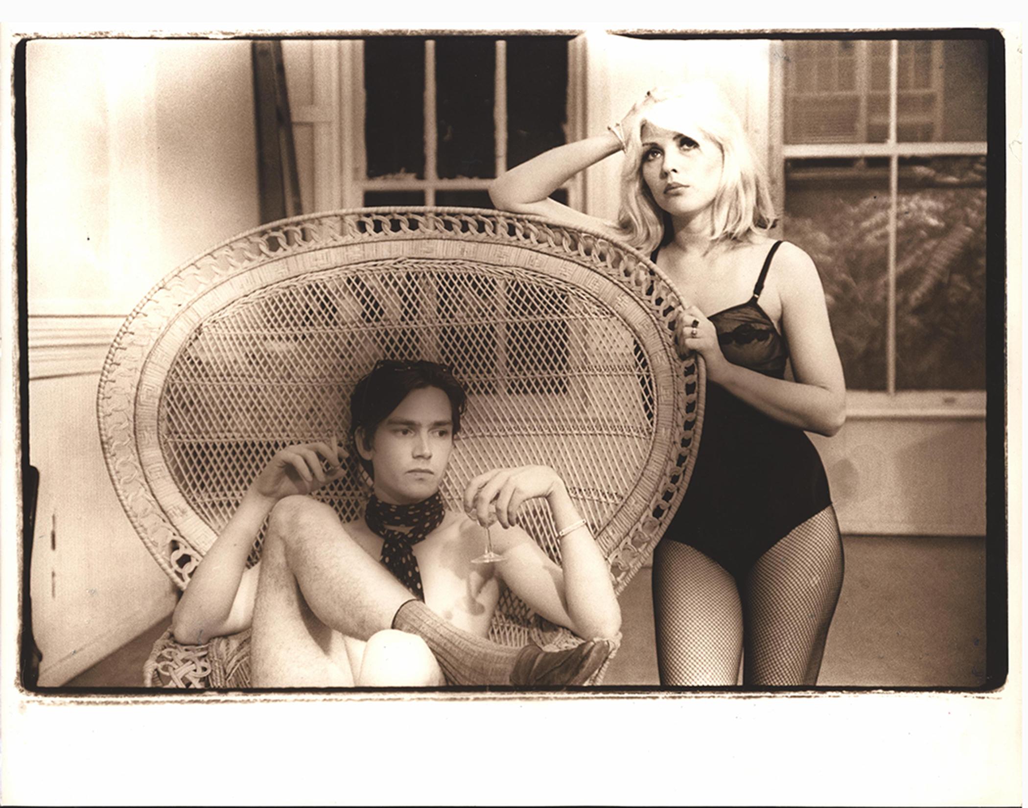 Fernando Natalici Nude Photograph – Debbie Harry, Duncan Hannah (Unmade Beds), New York 1976