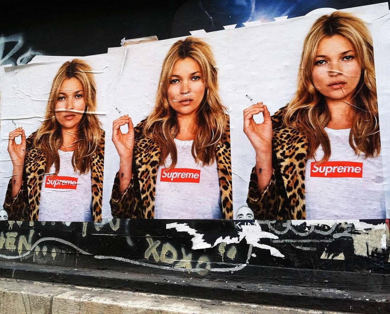 Photo de Kate Moss (Kate Moss Supreme New York - Beige Portrait Photograph par Fernando Natalici