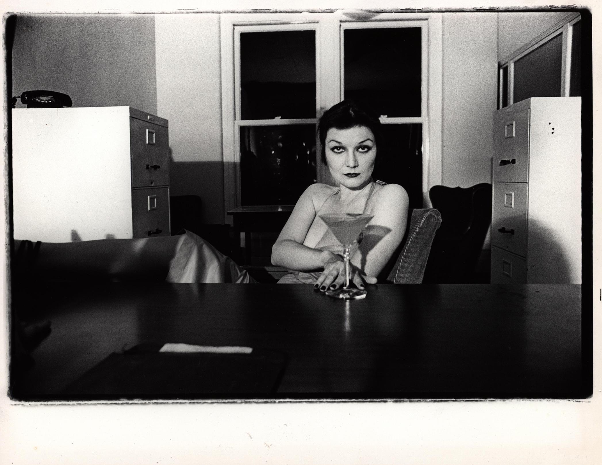 Patti Astor The Foreigner, 1977, still (Amos Poe The Foreigner) - Noir Black and White Photograph par Fernando Natalici