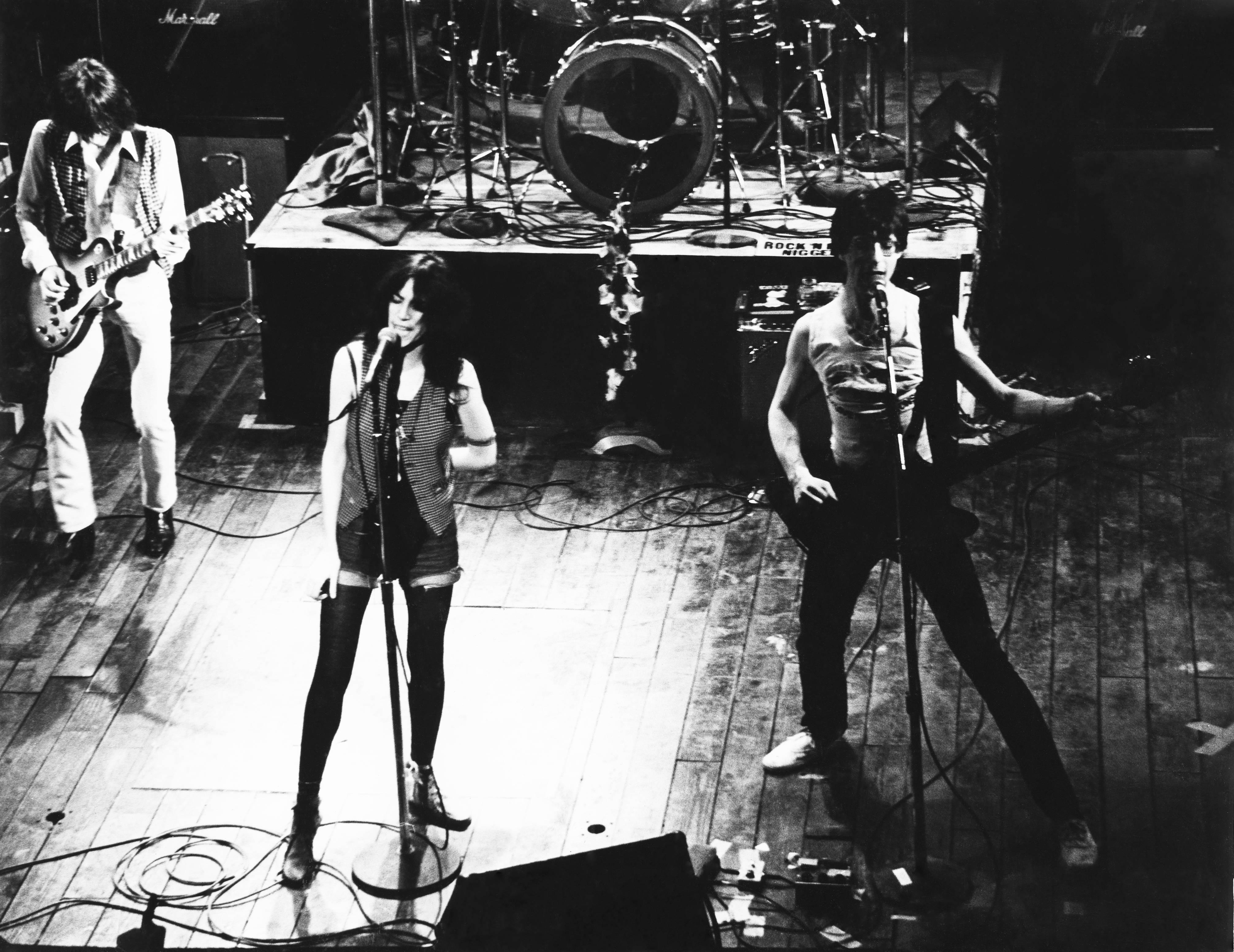 Black and White Photograph Fernando Natalici - Photographie Rock de Patti Smith, New York, 1977