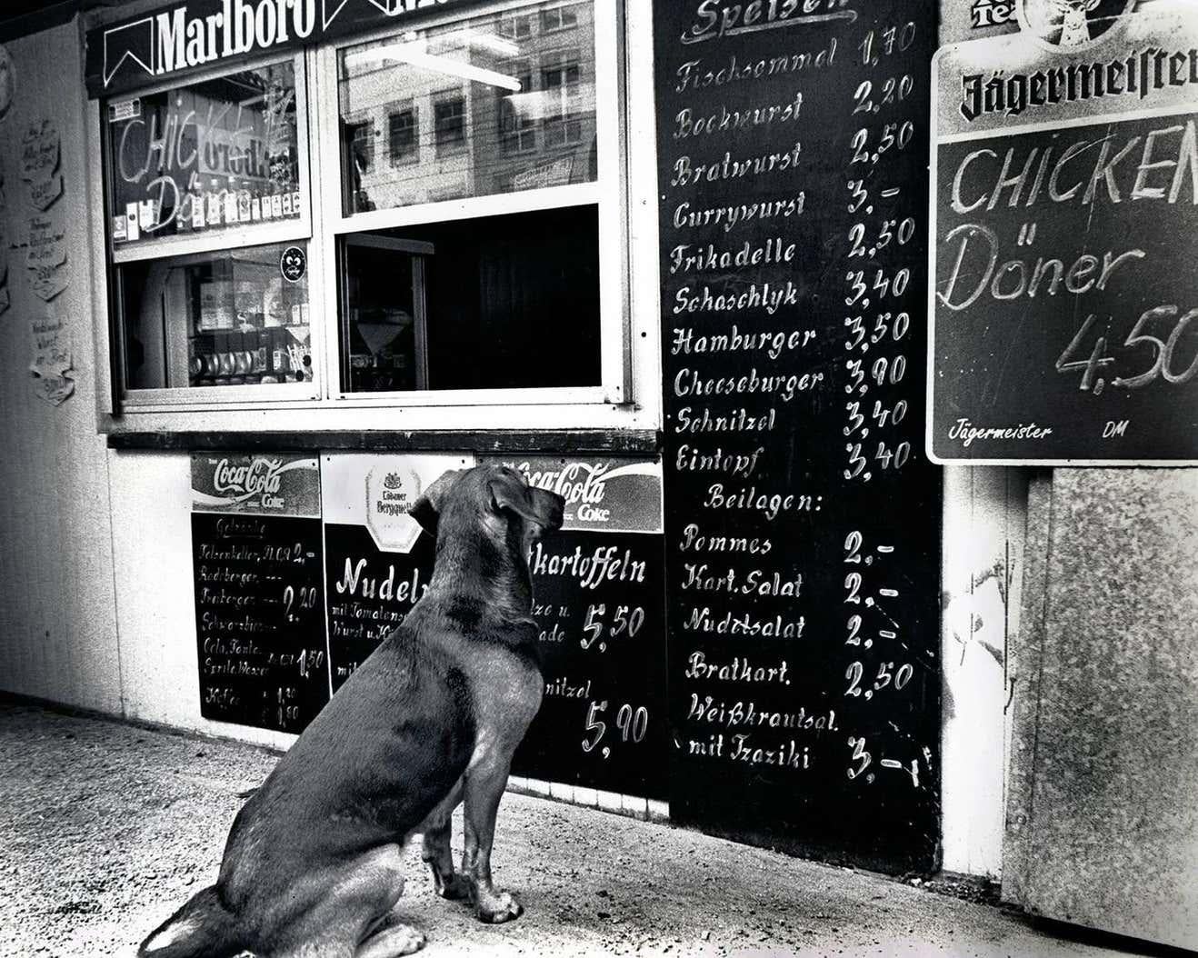 Schnitzel Please! Dresden, Deutschland, Fotografie, 1999 (Schwarz), Black and White Photograph, von Fernando Natalici