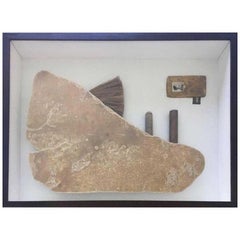 Territorios, scultura da parete in scatola di legno con oggetti trovati. Unico nel suo genere