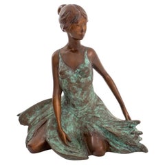 Sculpture de ballerine assise en bronze de Fernando Regazzo