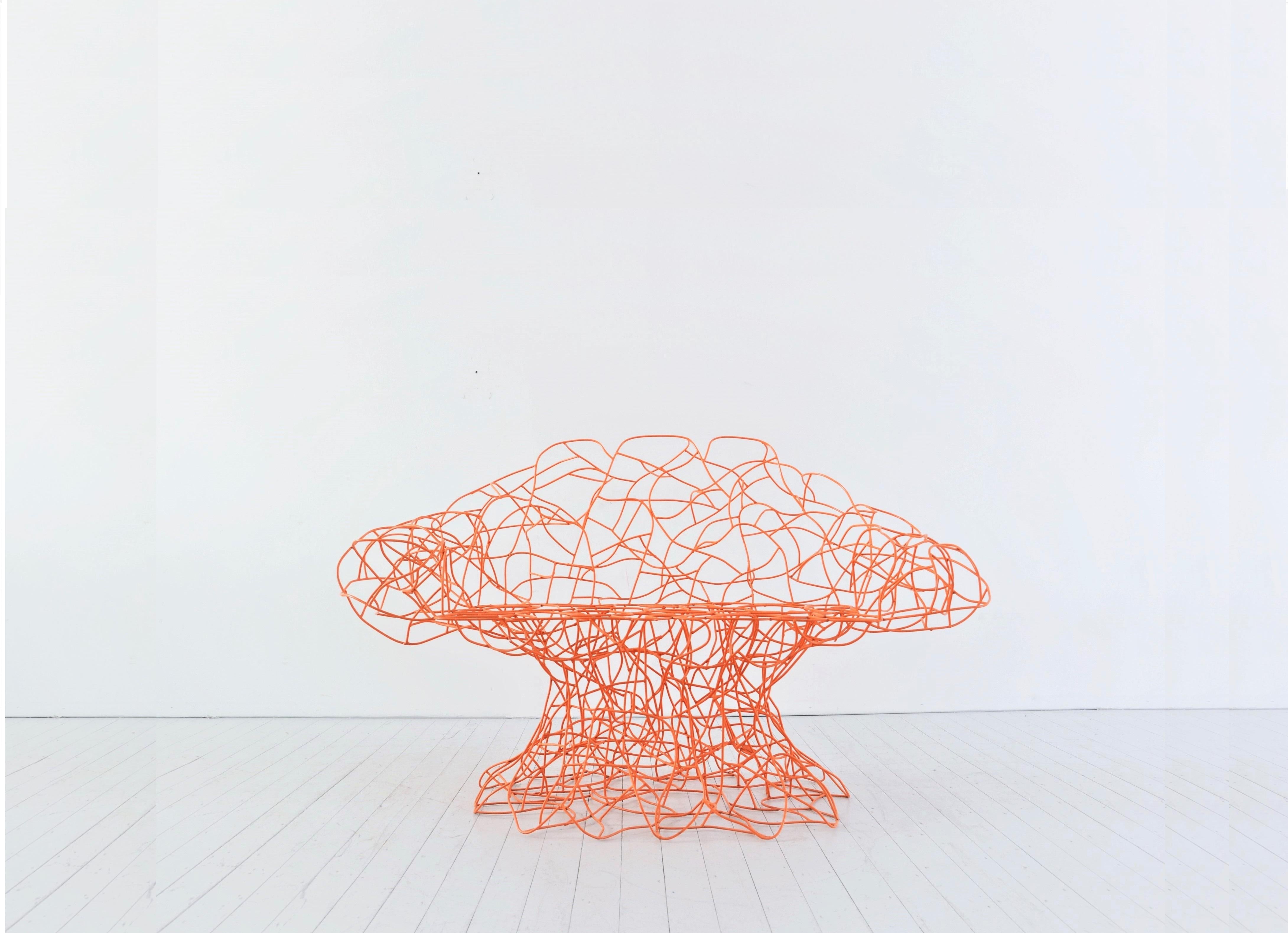 Sessel Corallo, entworfen von Humberto und Fernando Campana für Edra. 
Struktur aus geschweißtem und lackiertem Edelstahldraht.
