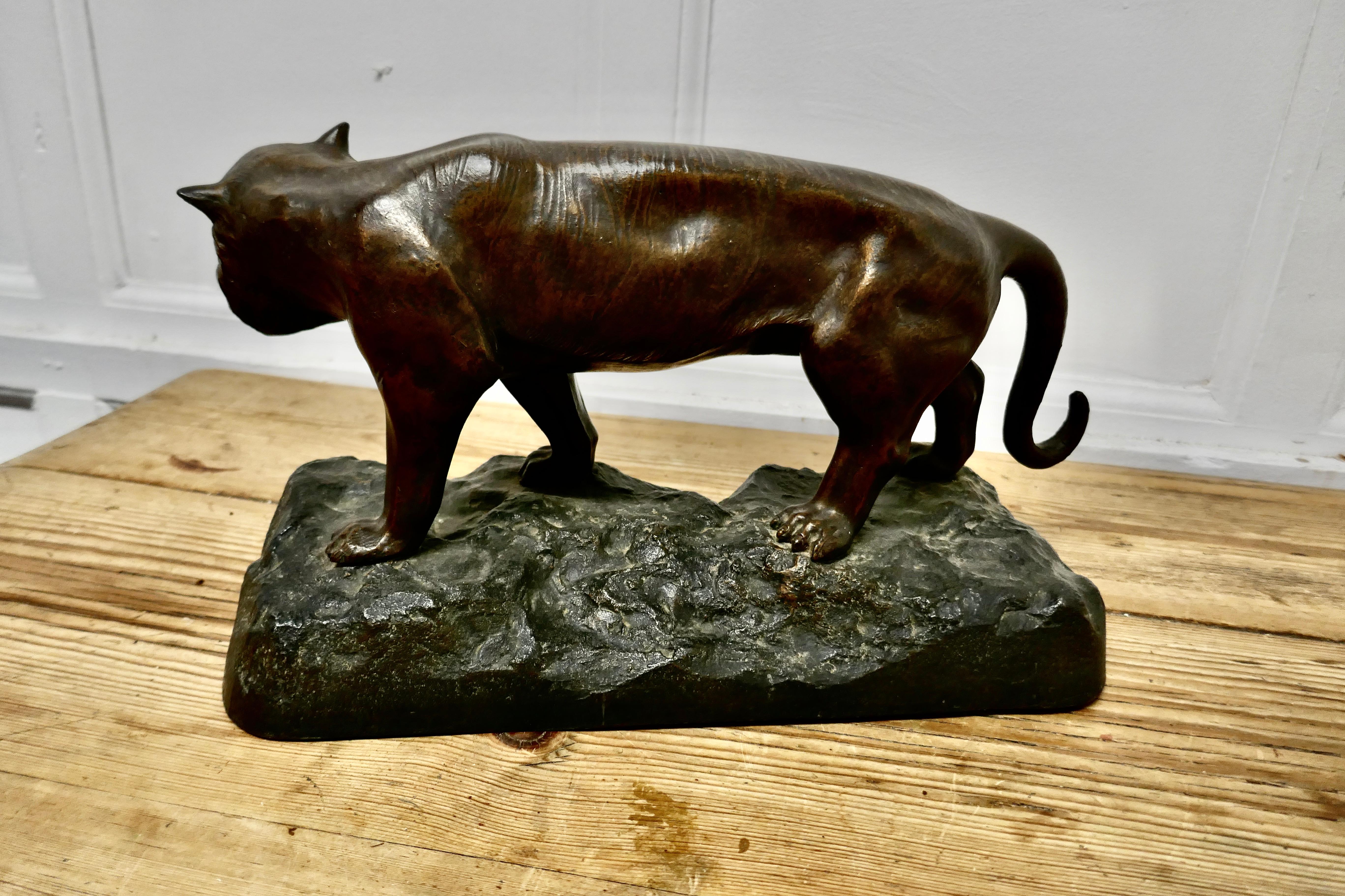 Tigerstatue aus prächtiger Bronze im Zustand „Gut“ im Angebot in Chillerton, Isle of Wight