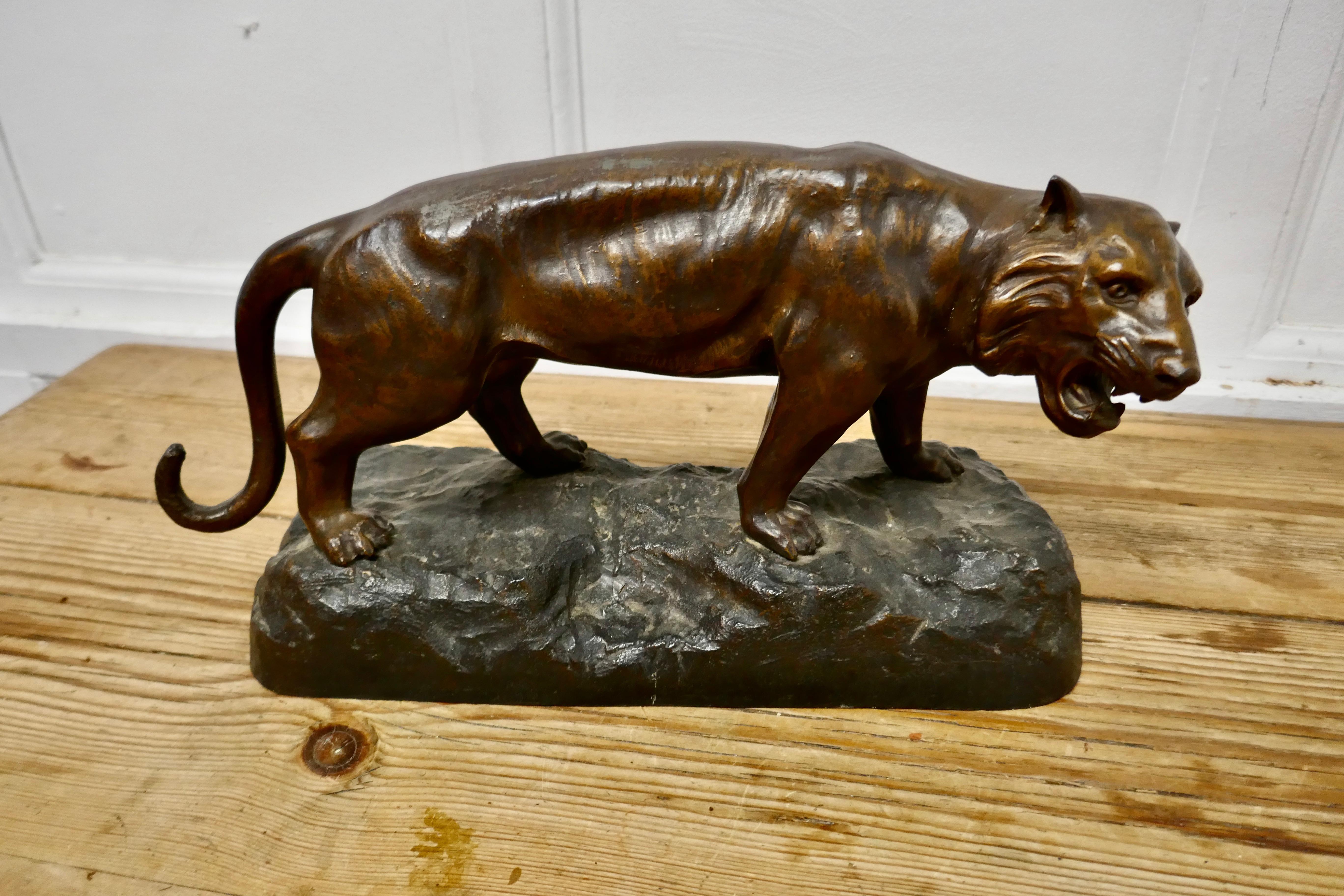 Ferocious Bronze Tiger Statue In Good Condition For Sale In Chillerton, Isle of Wight