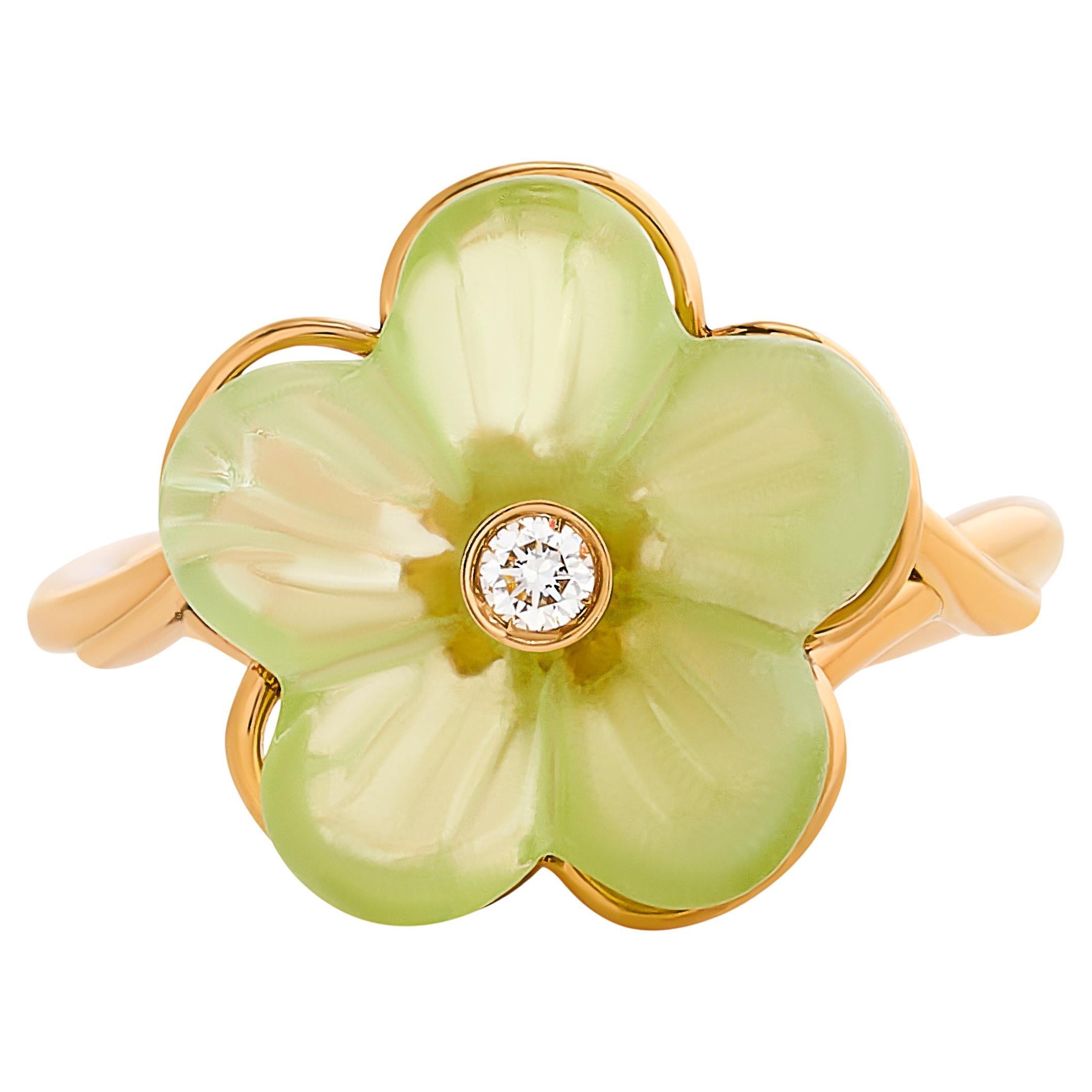 Ferragamo 18 Karat Green Peridot Flower Diamond Ring Size 5.25 For Sale