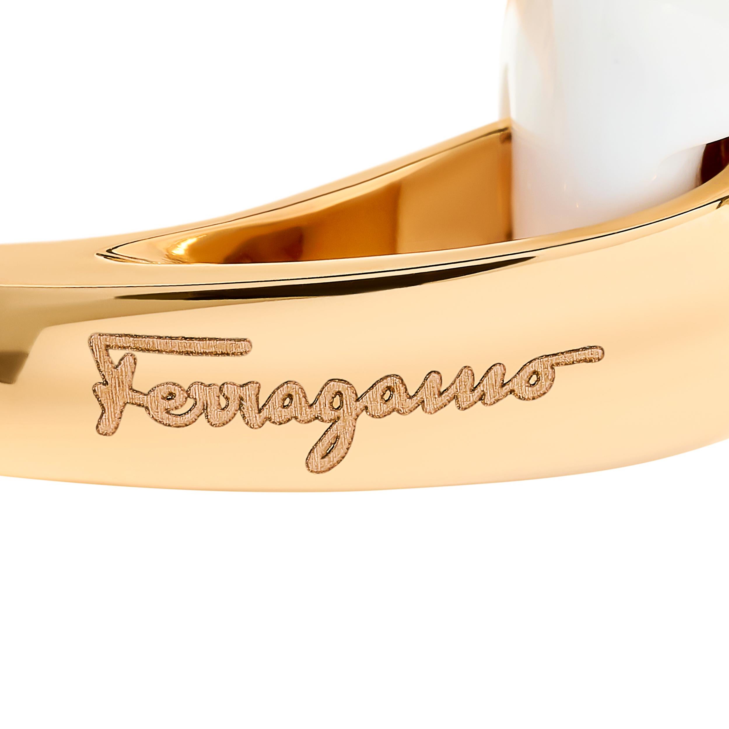 Sugarloaf Cabochon Ferragamo 18 Karat White Agate Ring Size 5.50 For Sale