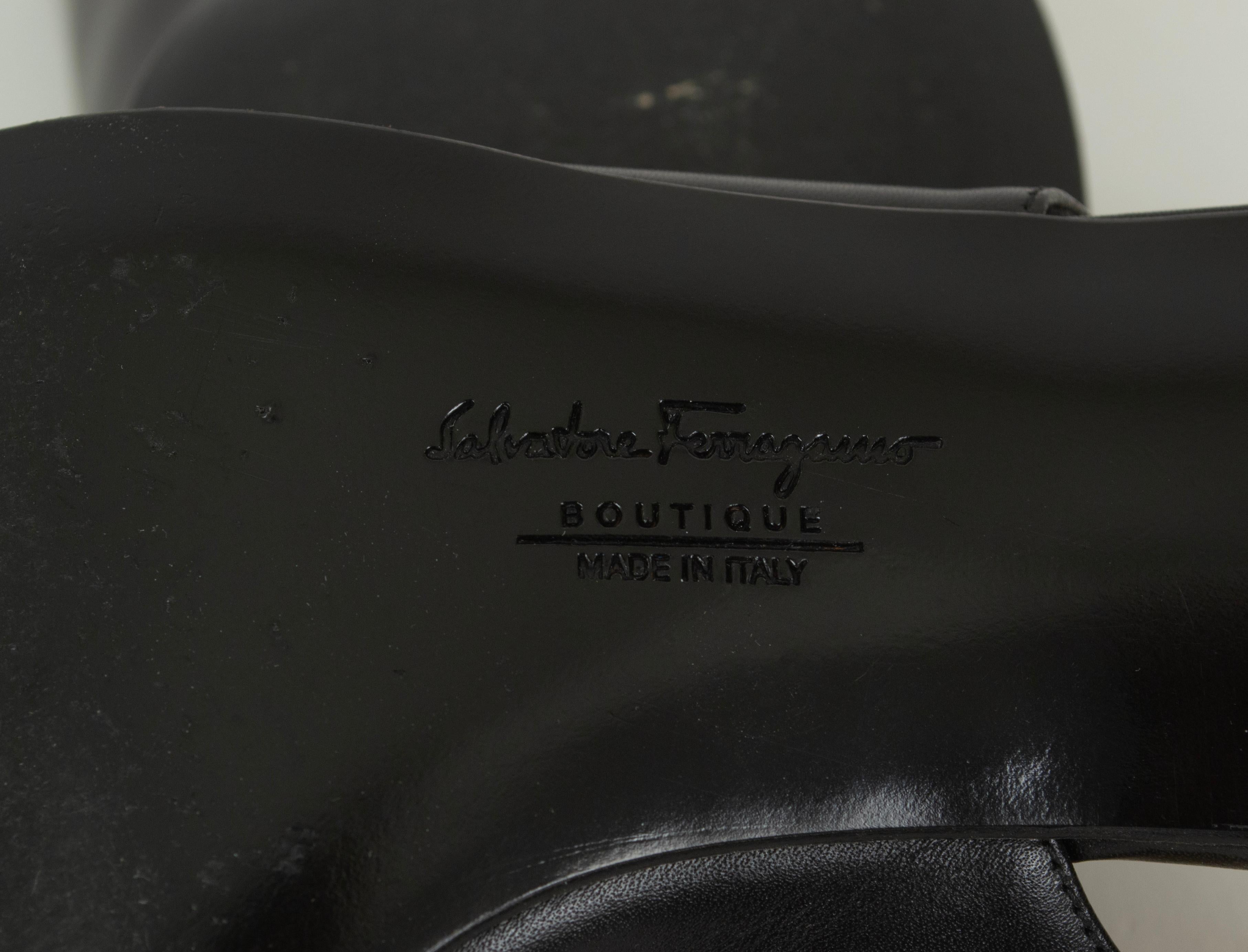 Ferragamo Black Block Heel Open Toe Slingback w Silver Medallion - 10AA, 1990 en vente 7