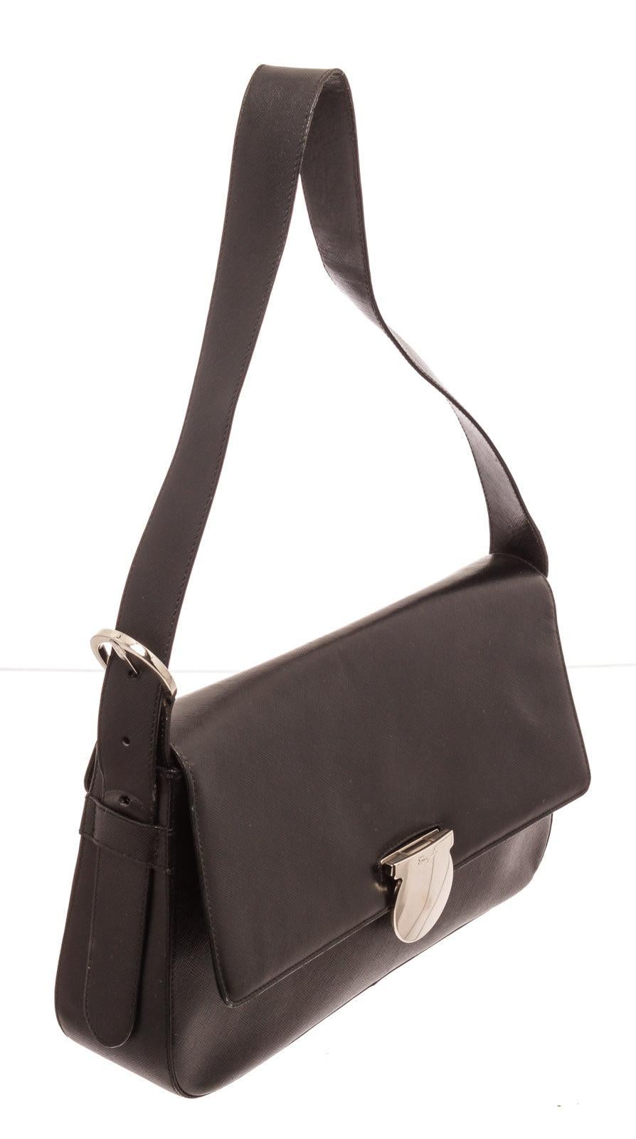 Ferragamo Black Leather Shoulder Bag with silver-tone hardware, single shoulder straps, turn-lock closure at front closure.
33289MSC