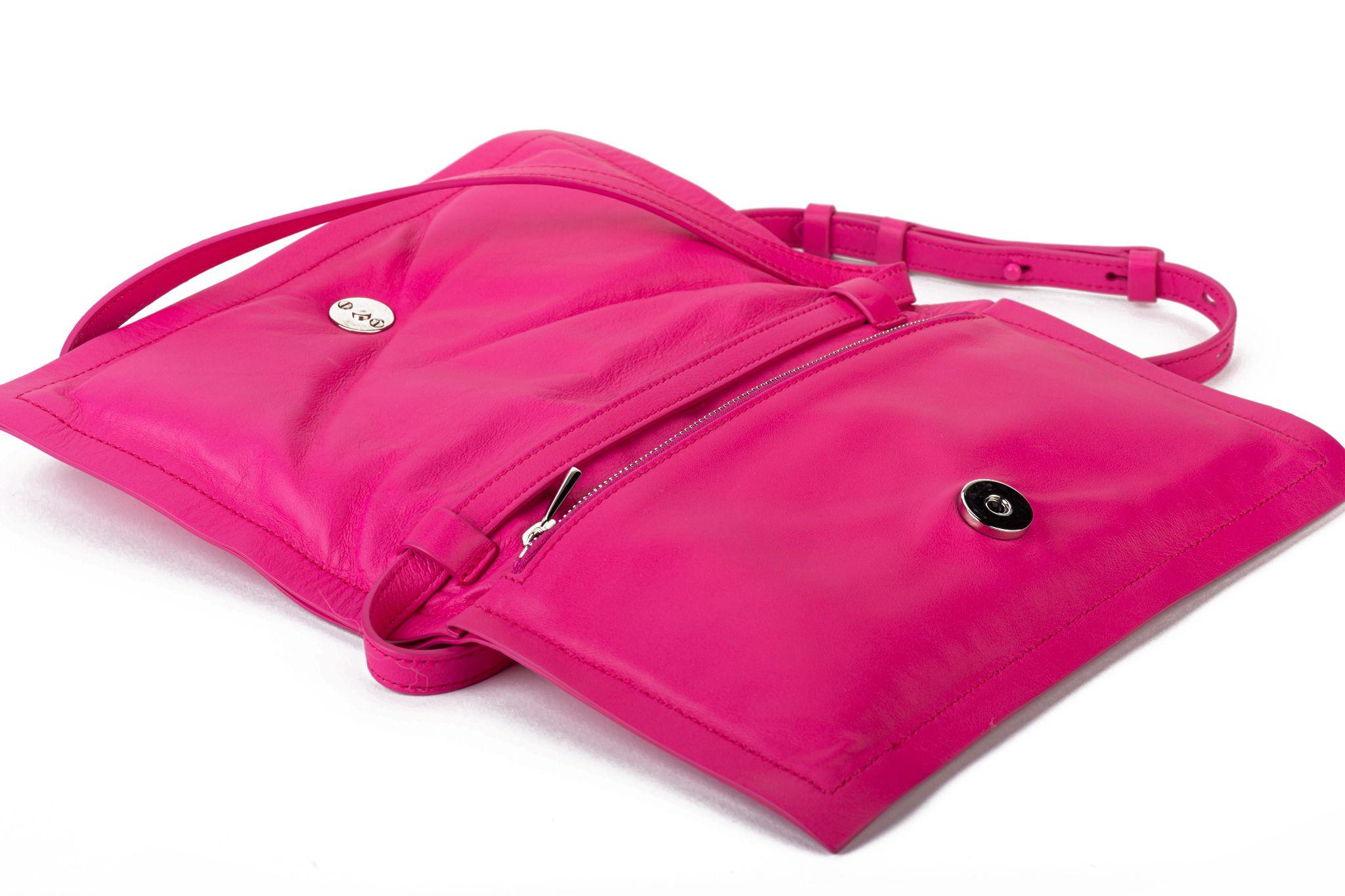 Rouge Sac  bandoulire Ferragamo BNIB fuchsia en vente