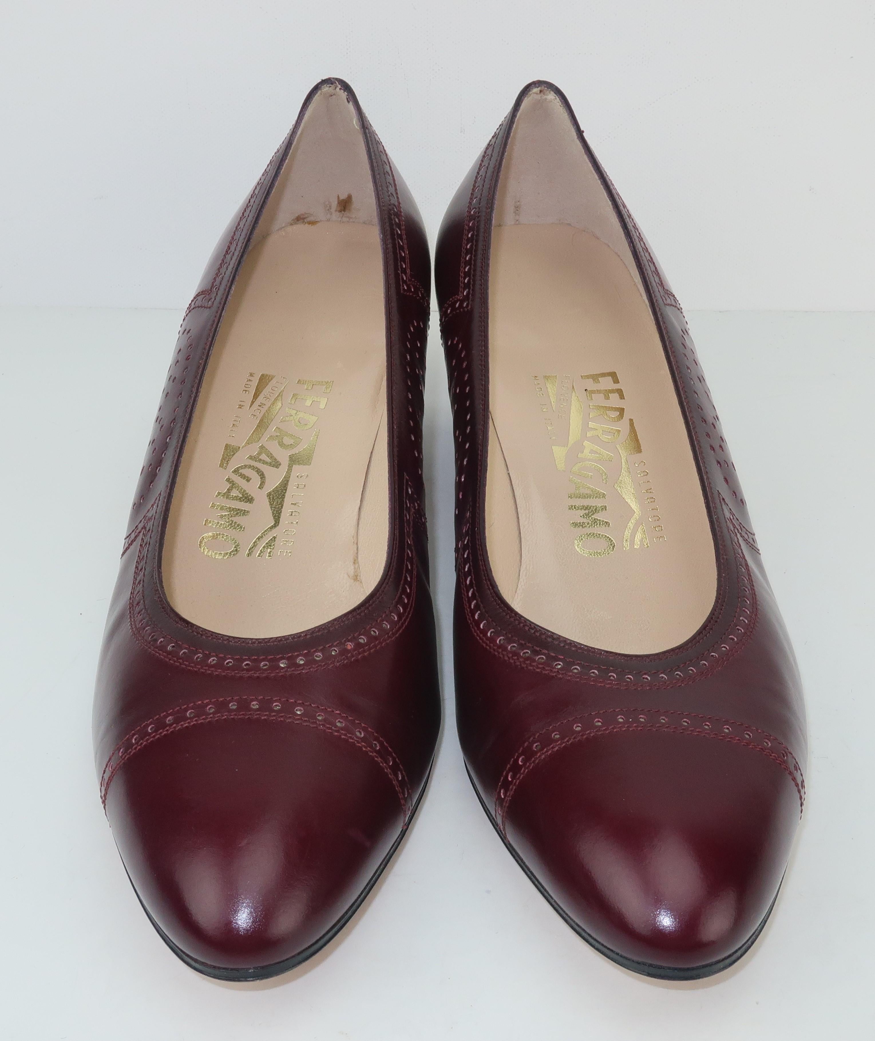 Ferragamo Burgundy Leather Spectator Style Shoes 8B, 1980's In Excellent Condition In Atlanta, GA