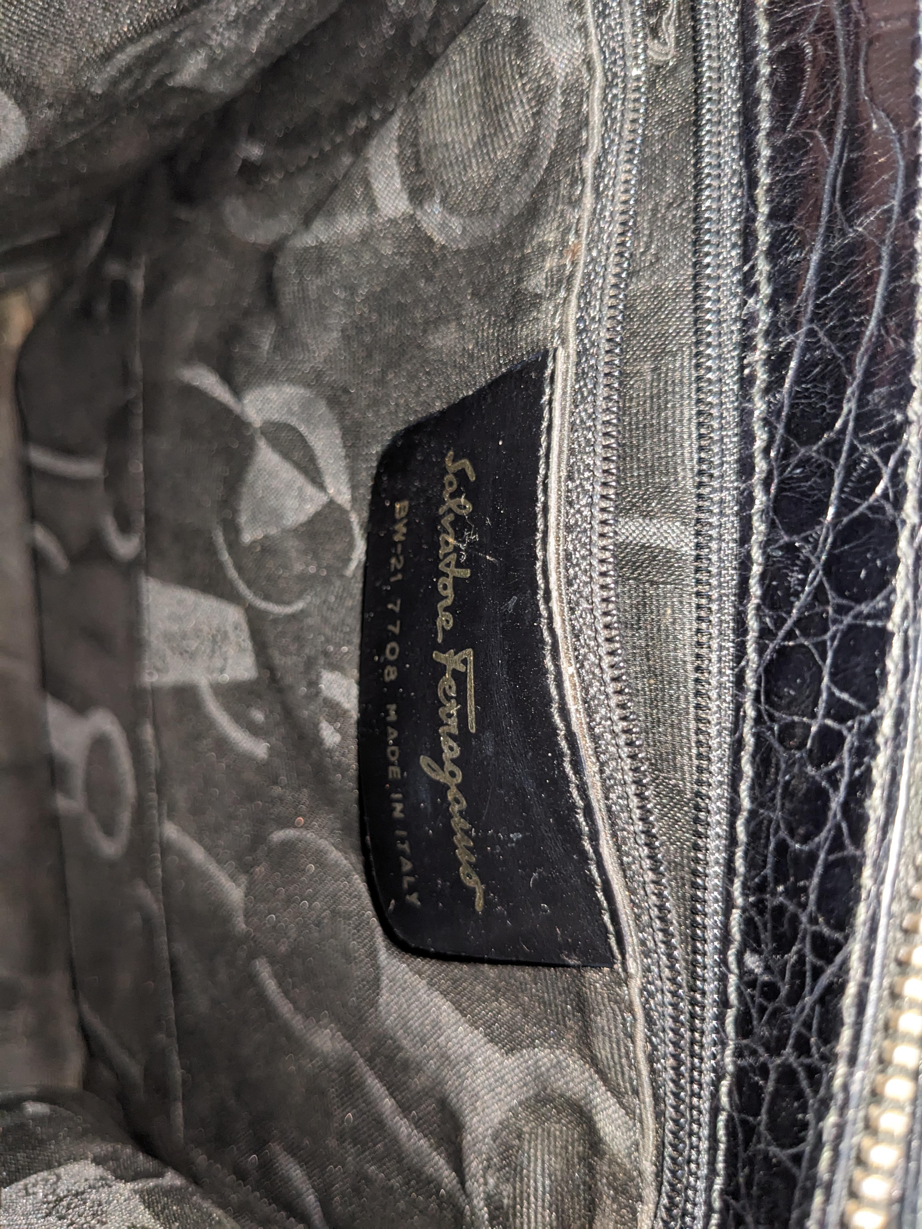 Ferragamo Faux Crocodile Umhängetasche im Angebot 5