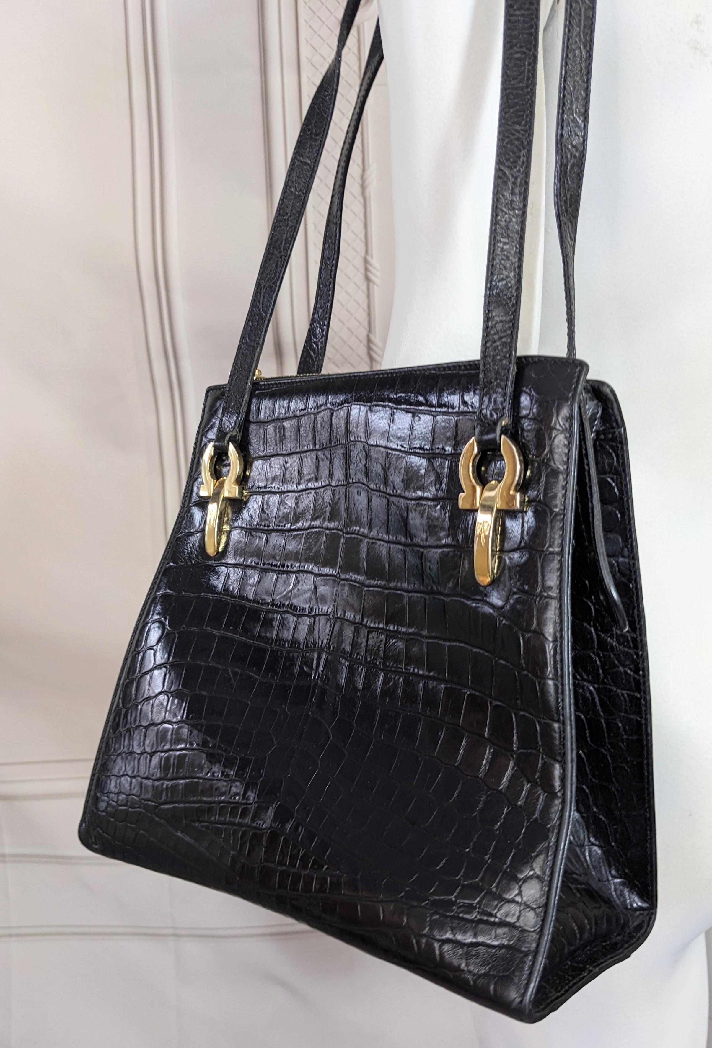 Ferragamo Faux Crocodile Umhängetasche für Damen oder Herren im Angebot