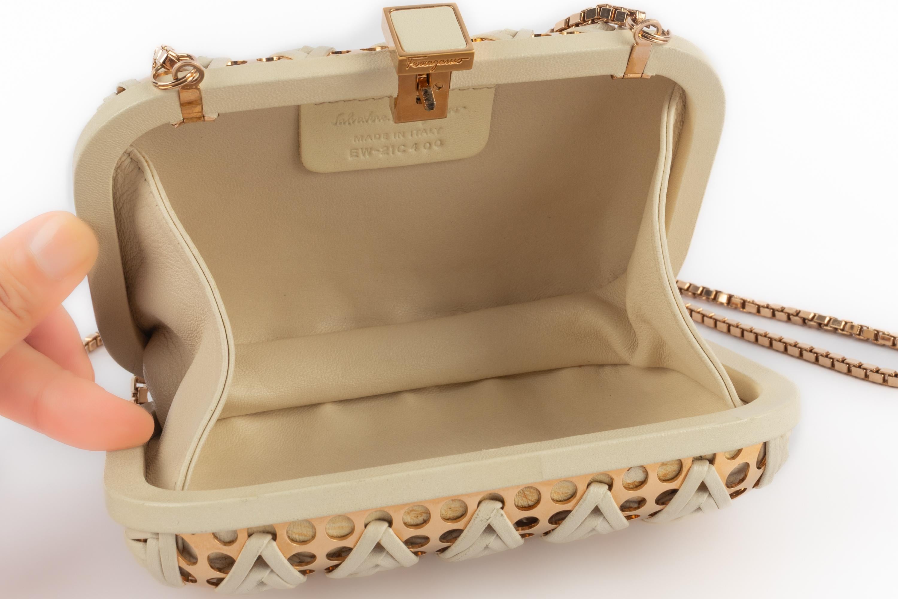 Ferragamo handbag en vente 4