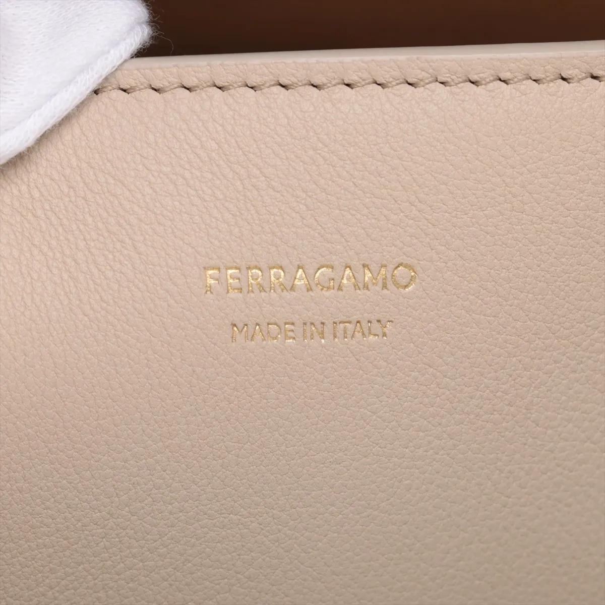 *Borsa in pelle Ferragamo Beige in vendita 10