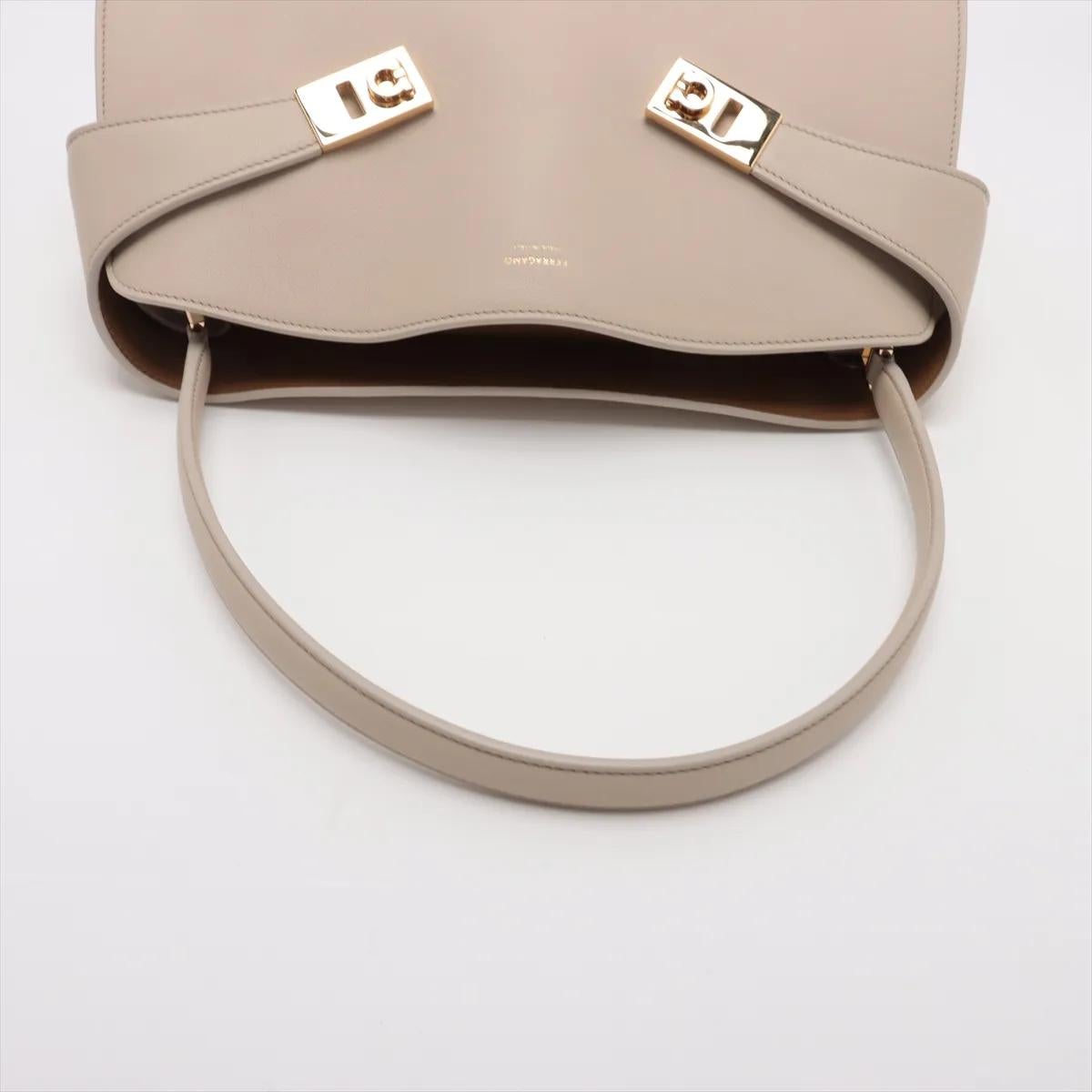 *Borsa in pelle Ferragamo Beige in vendita 2