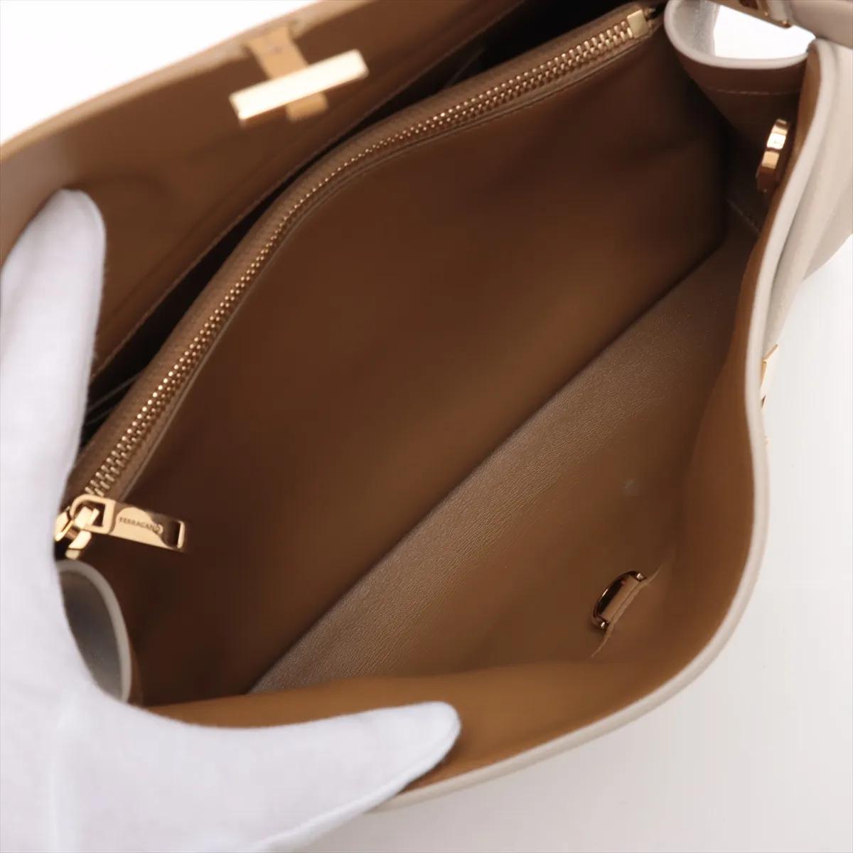 *Borsa in pelle Ferragamo Beige in vendita 5