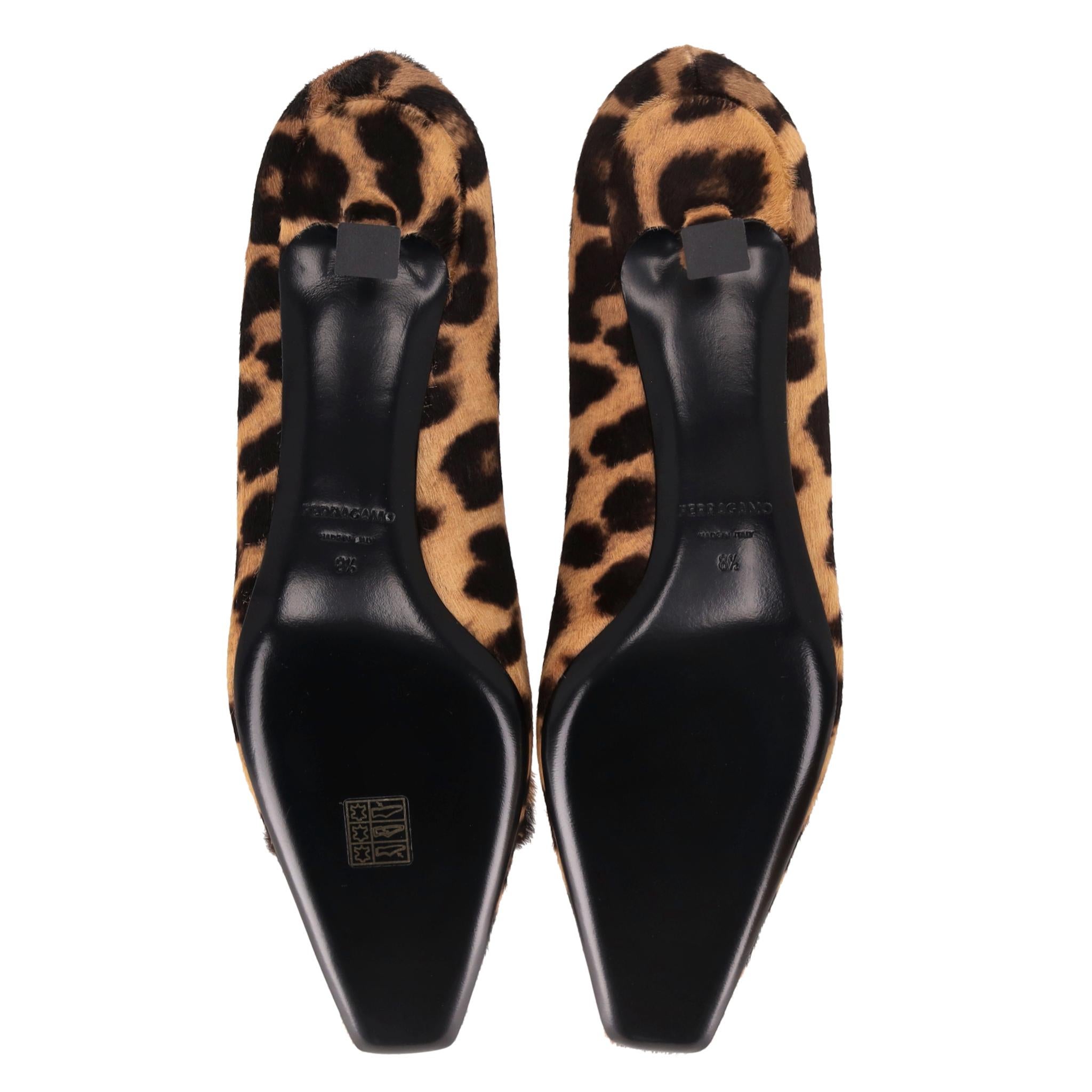Ferragamo Leopard Print Pony Haar Siwar Pumps im Angebot 1