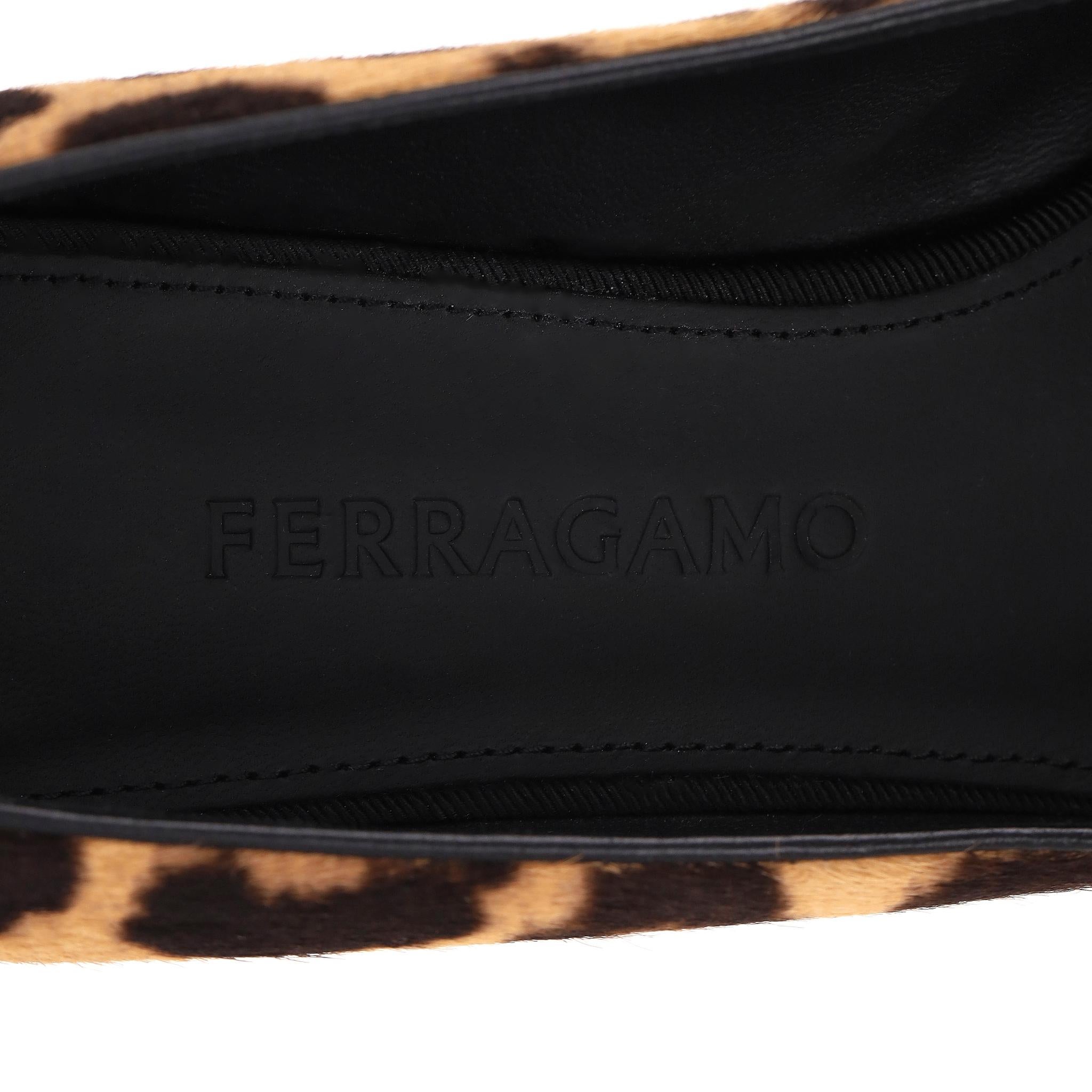 Ferragamo Leopard Print Pony Haar Siwar Pumps im Angebot 2