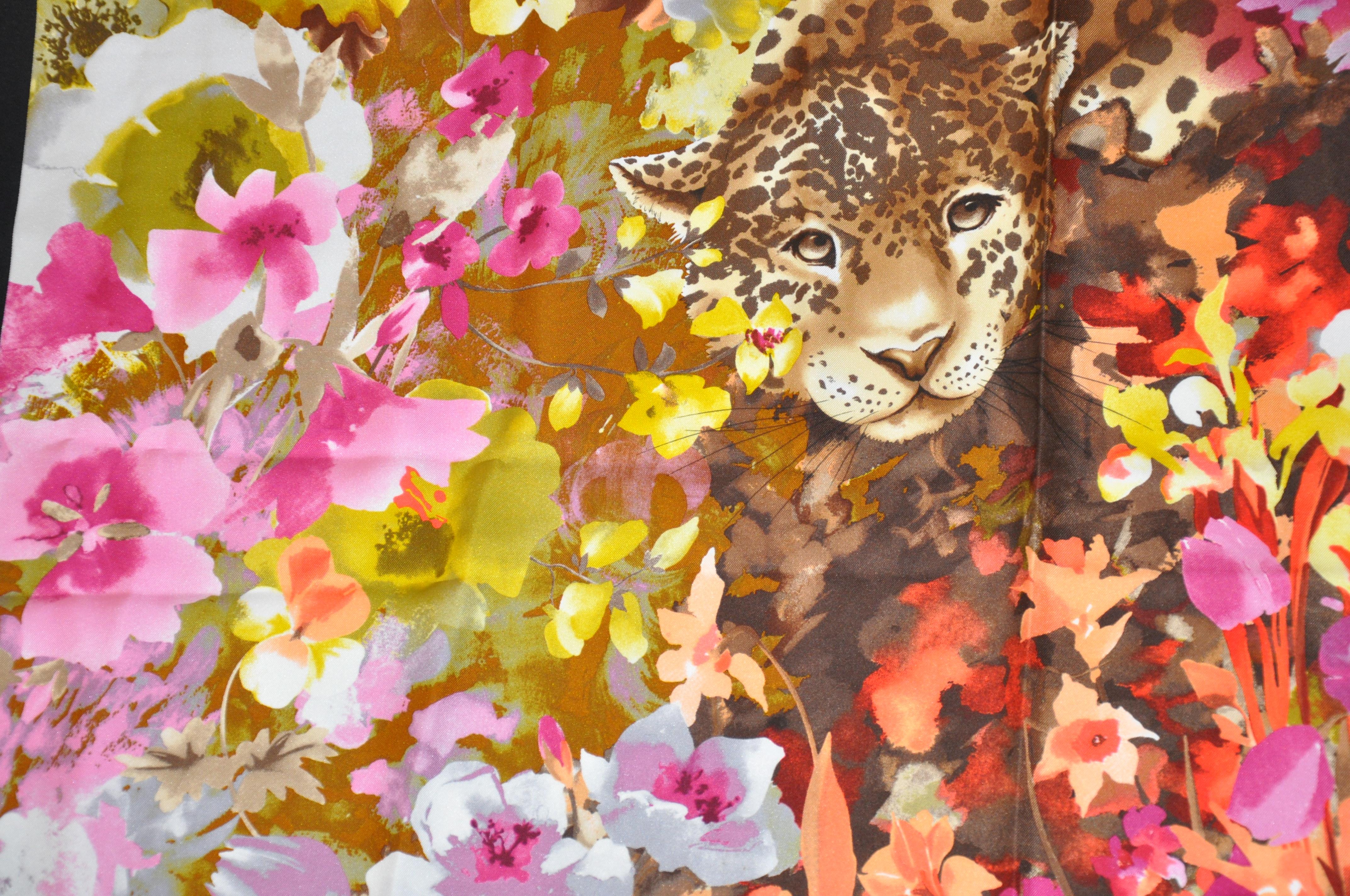 Ferragamo Prächtiger „„Baby Leopard Among Florals“ Seiden-Jacquard-Schal im Angebot 1