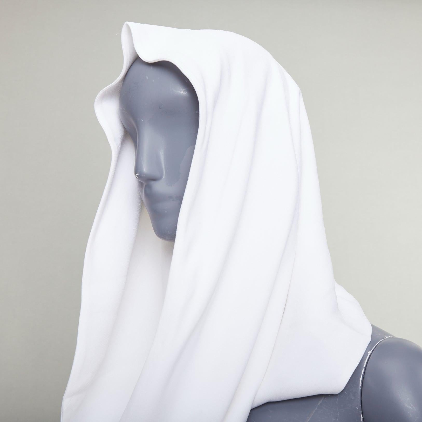 FERRAGAMO Maximilian Davis 2023 Runway Bridal weißes Minikleid aus Krepp mit Kapuze IT40 S im Angebot 2