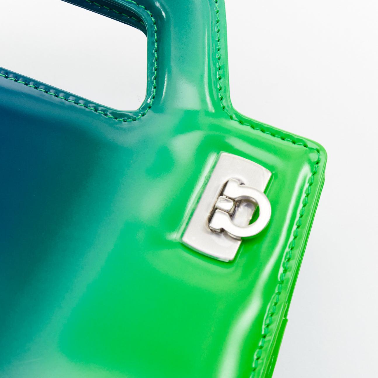 FERRAGAMO Maximilian Davis 2023 Runway Mini Wanda green blue airbrush calf bag en vente 2