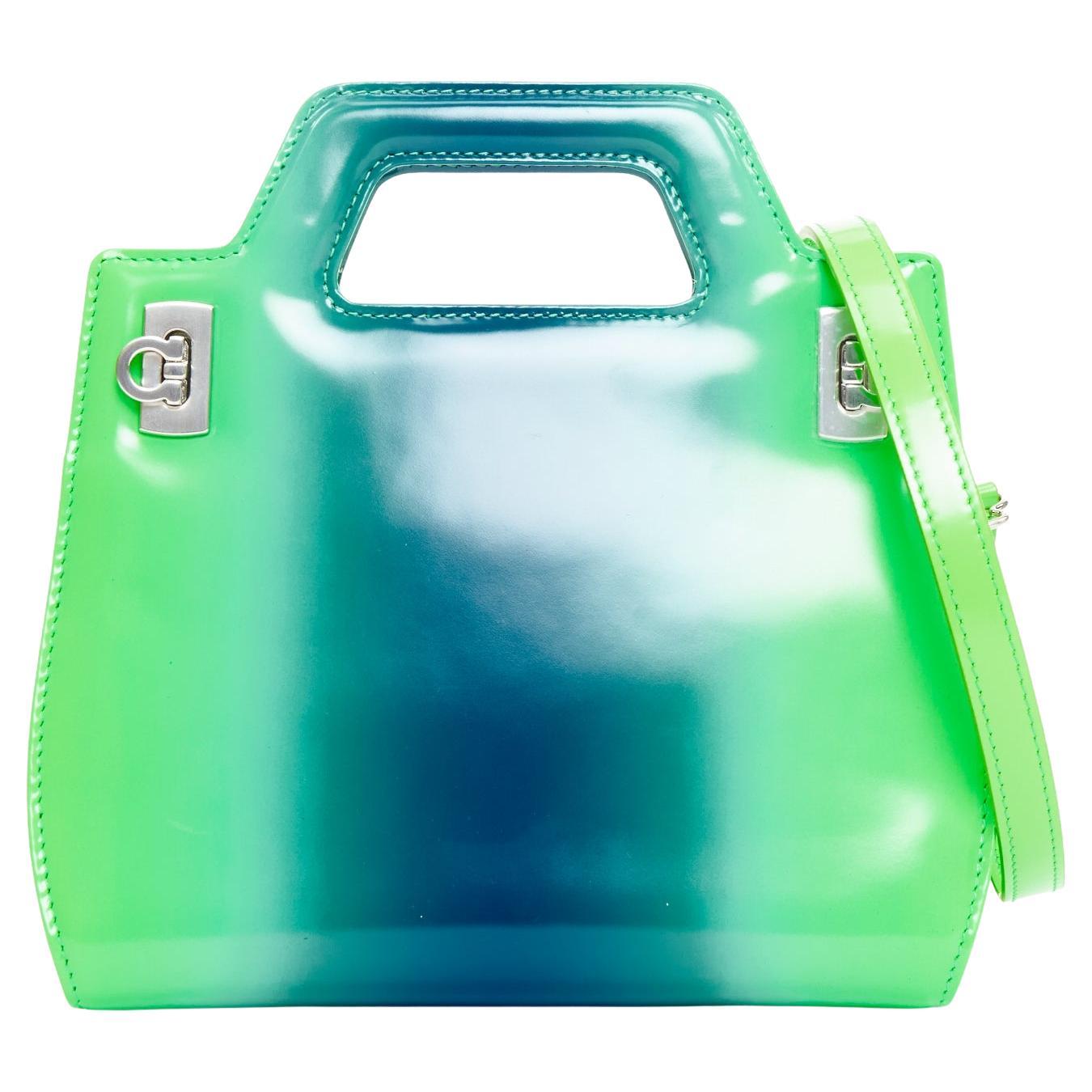 Ferragamo Maximilian Davis 2023 Runway Mini Wanda borsa in vitello verde blu aerografo in vendita