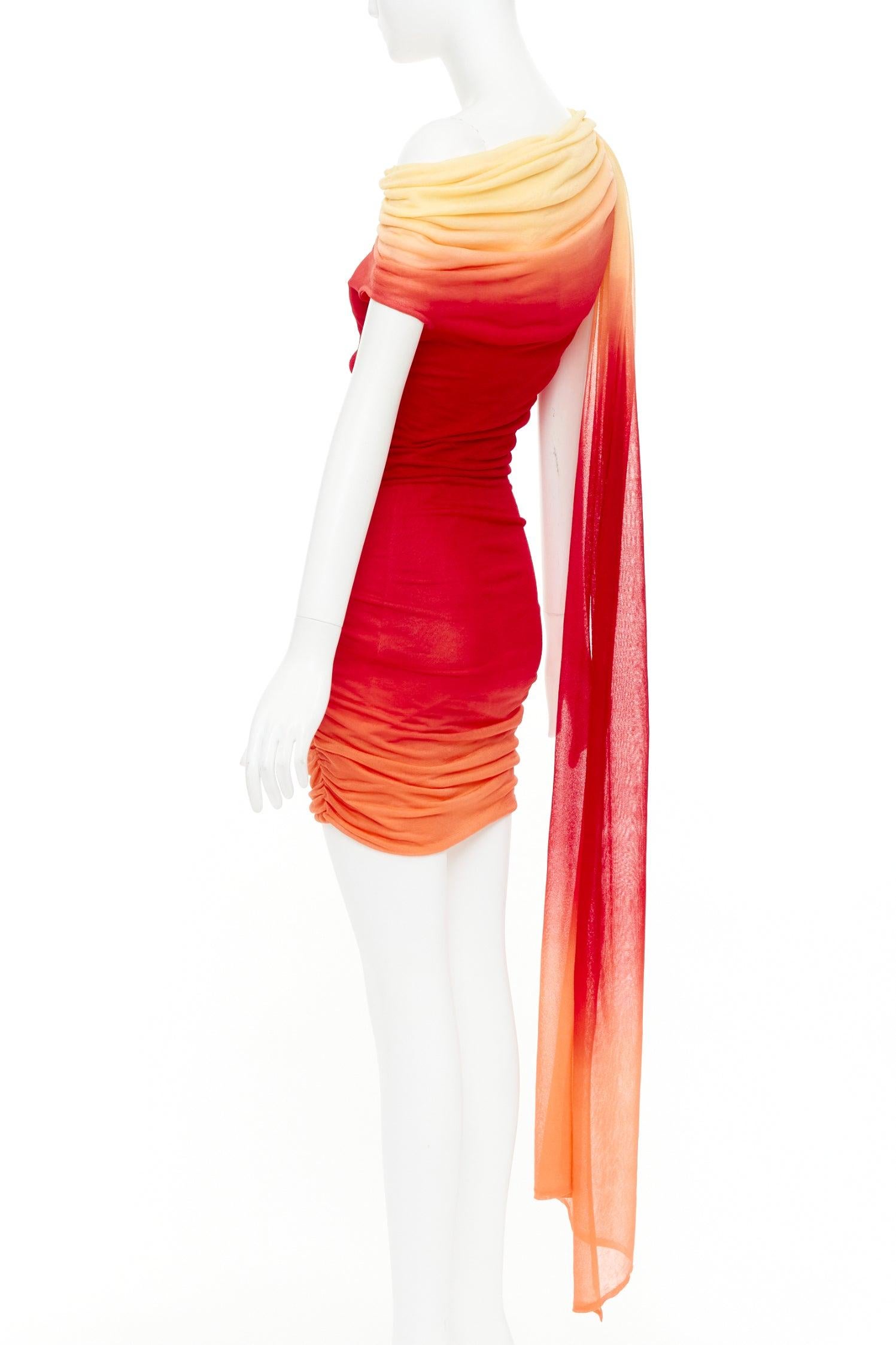 FERRAGAMO Maximilian Davis 2023 Runway one shoulder red ombre tulle dress M en vente 1