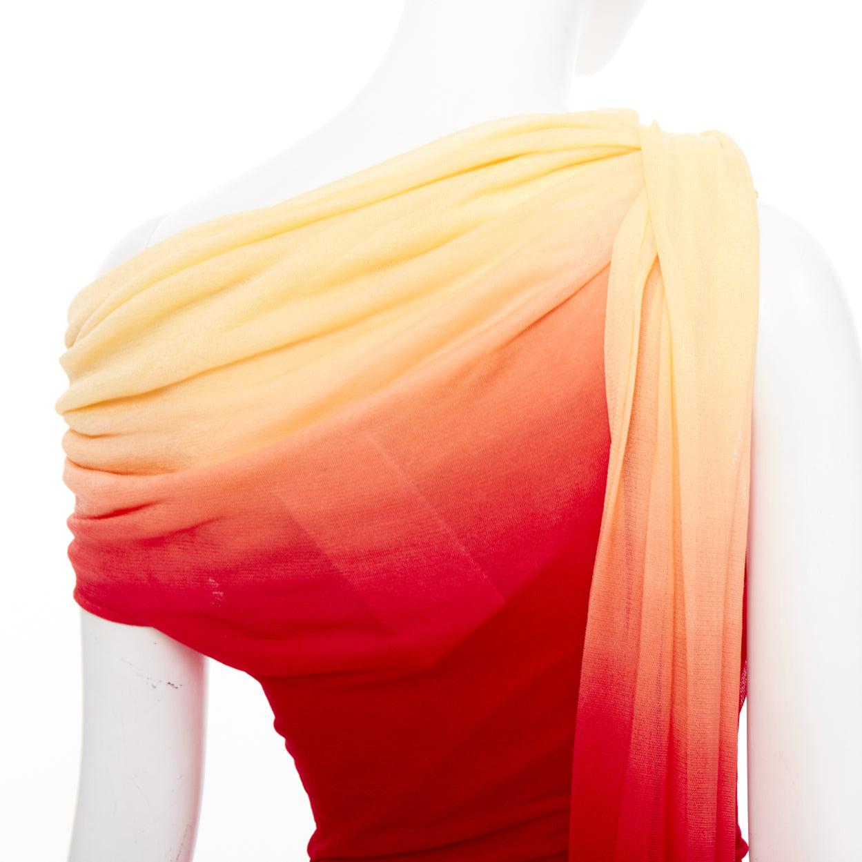 FERRAGAMO Maximilian Davis 2023 Runway one shoulder red ombre tulle dress M en vente 3