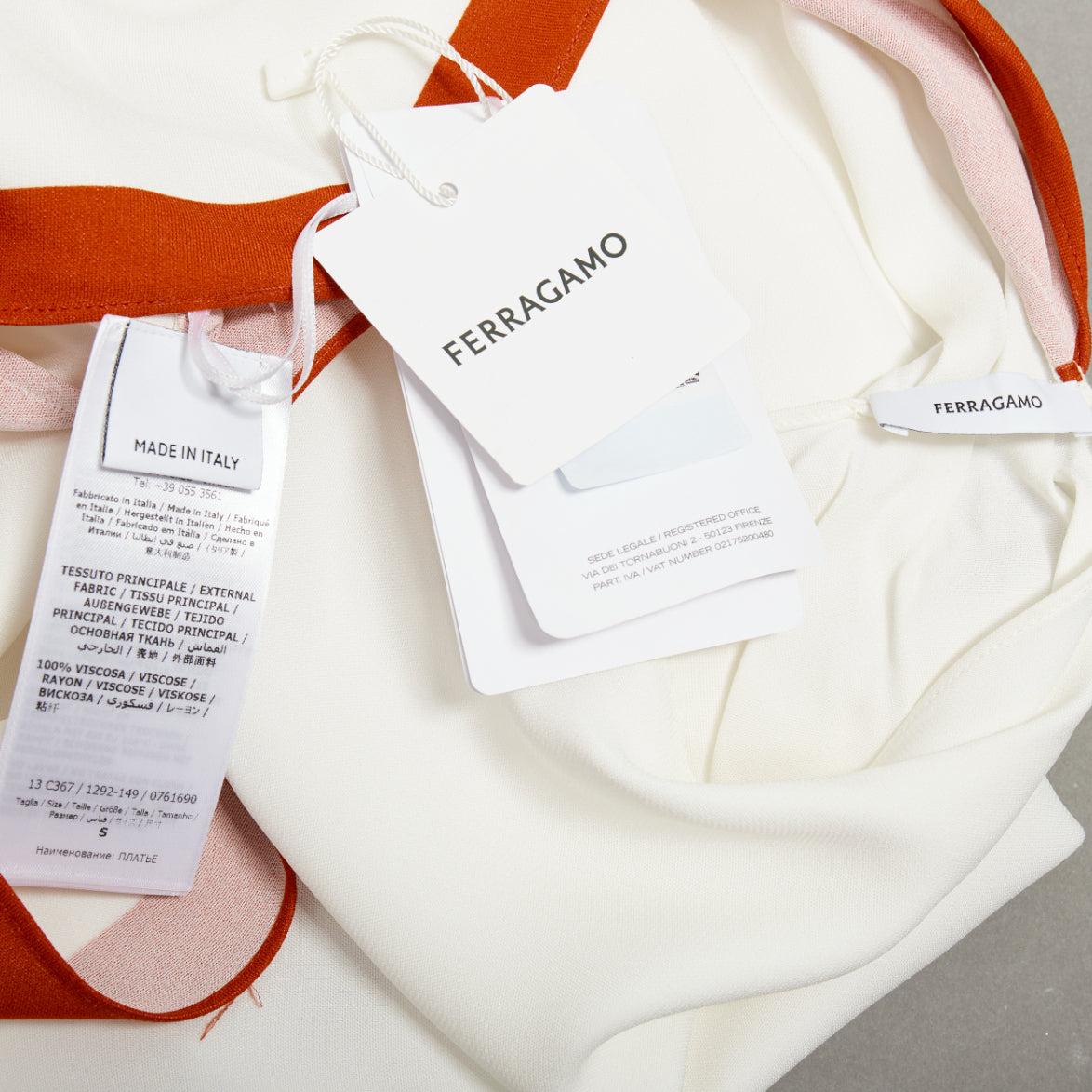 Ferragamo 2023 Runway robe drapée en crêpe imprimé animalier rouge S en vente 4