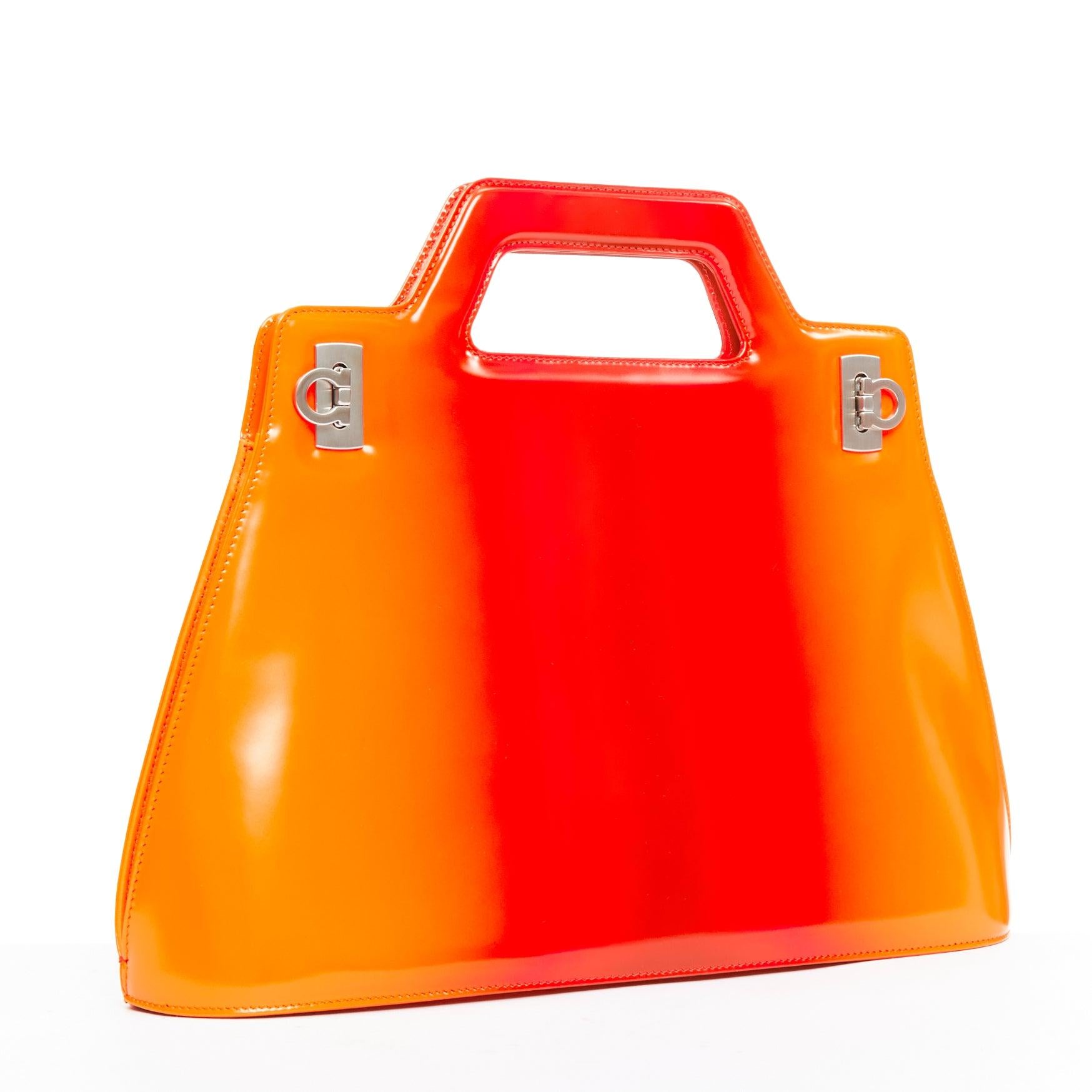 Rouge FERRAGAMO Maximilian Davis 2023 Runway Wanda sunset red orange airbrush calf bag en vente