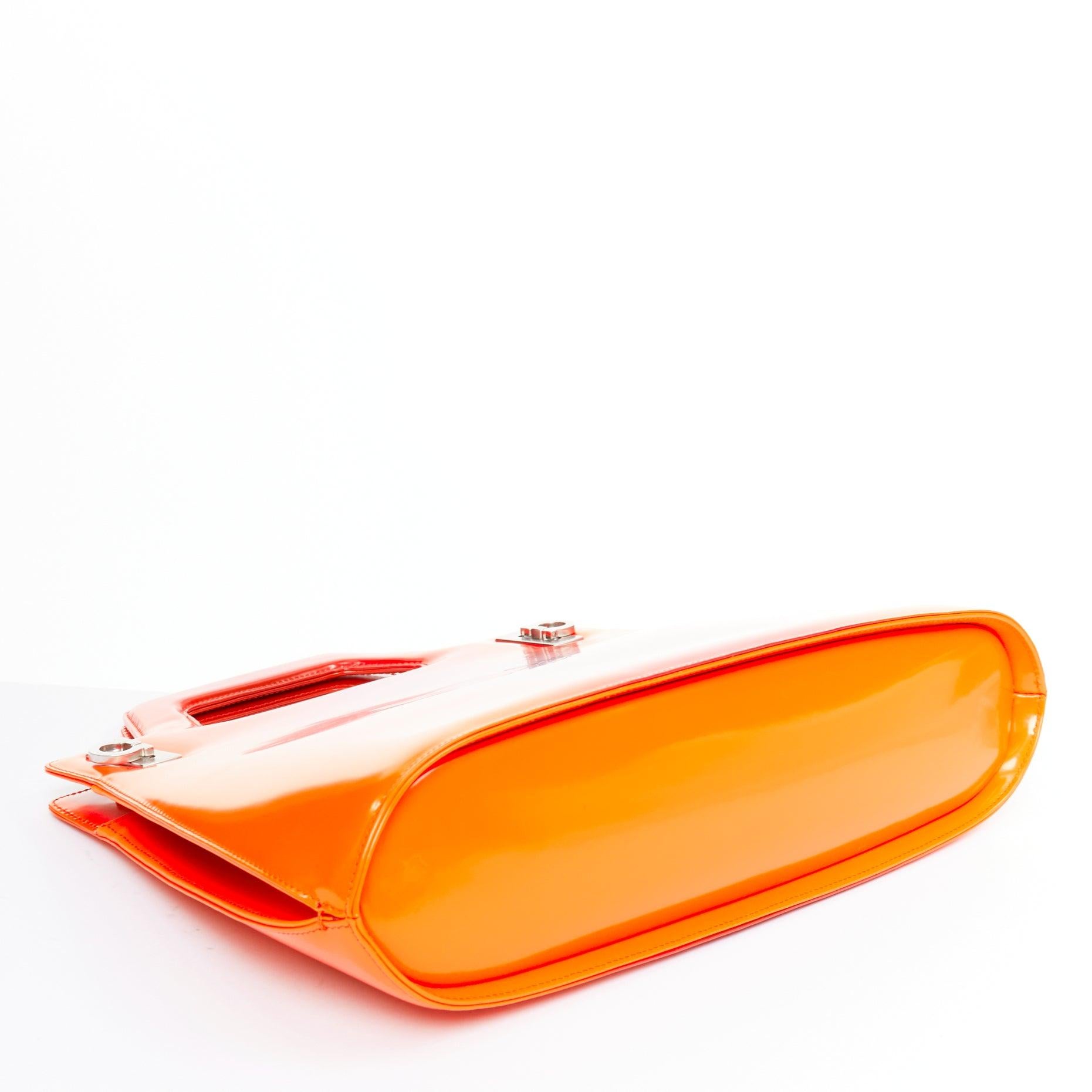 FERRAGAMO Maximilian Davis 2023 Runway Wanda sunset red orange airbrush calf bag en vente 4