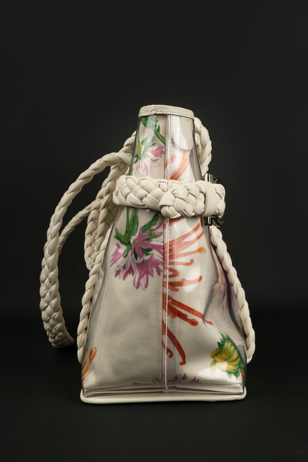 Ferragamo Printed Silk Duffel Bag In Good Condition For Sale In SAINT-OUEN-SUR-SEINE, FR