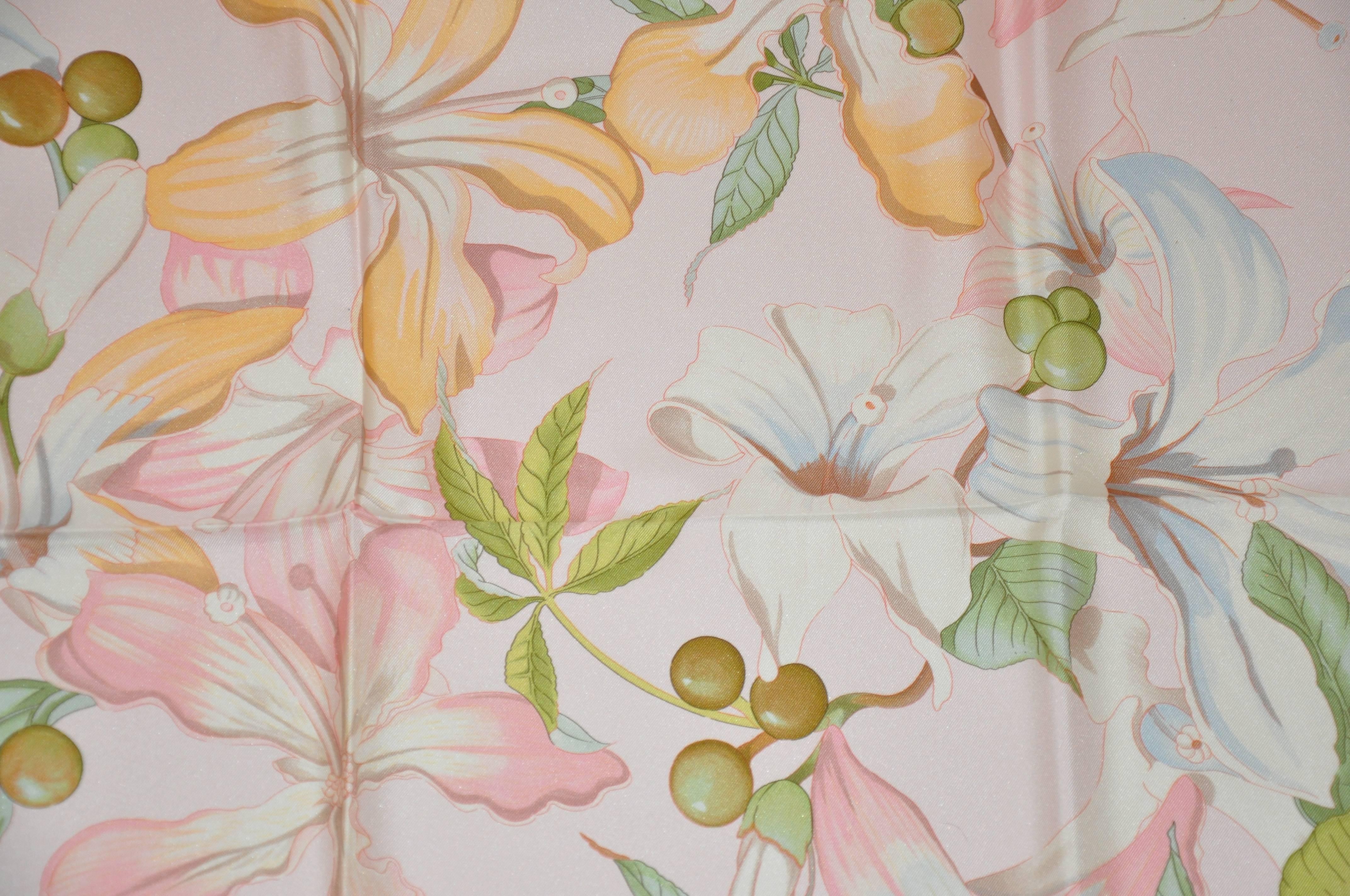 Ferragamo Seiden-Jacquard-Schal mit Tiger Lilien und Orchideen im Angebot 1