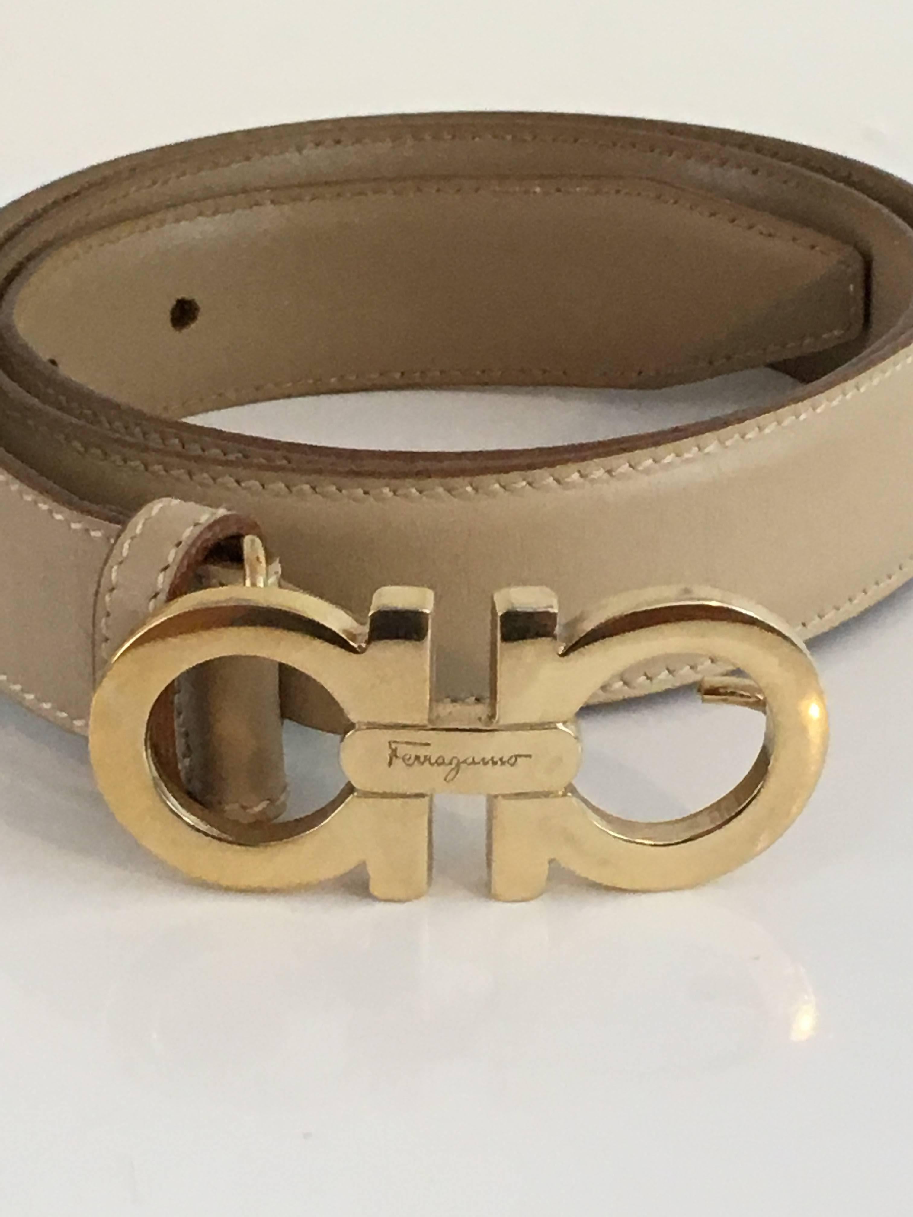 Ferragamo Tan Leather Belt Strap with Gold Logo Buckle   In Excellent Condition In Atlanta, GA