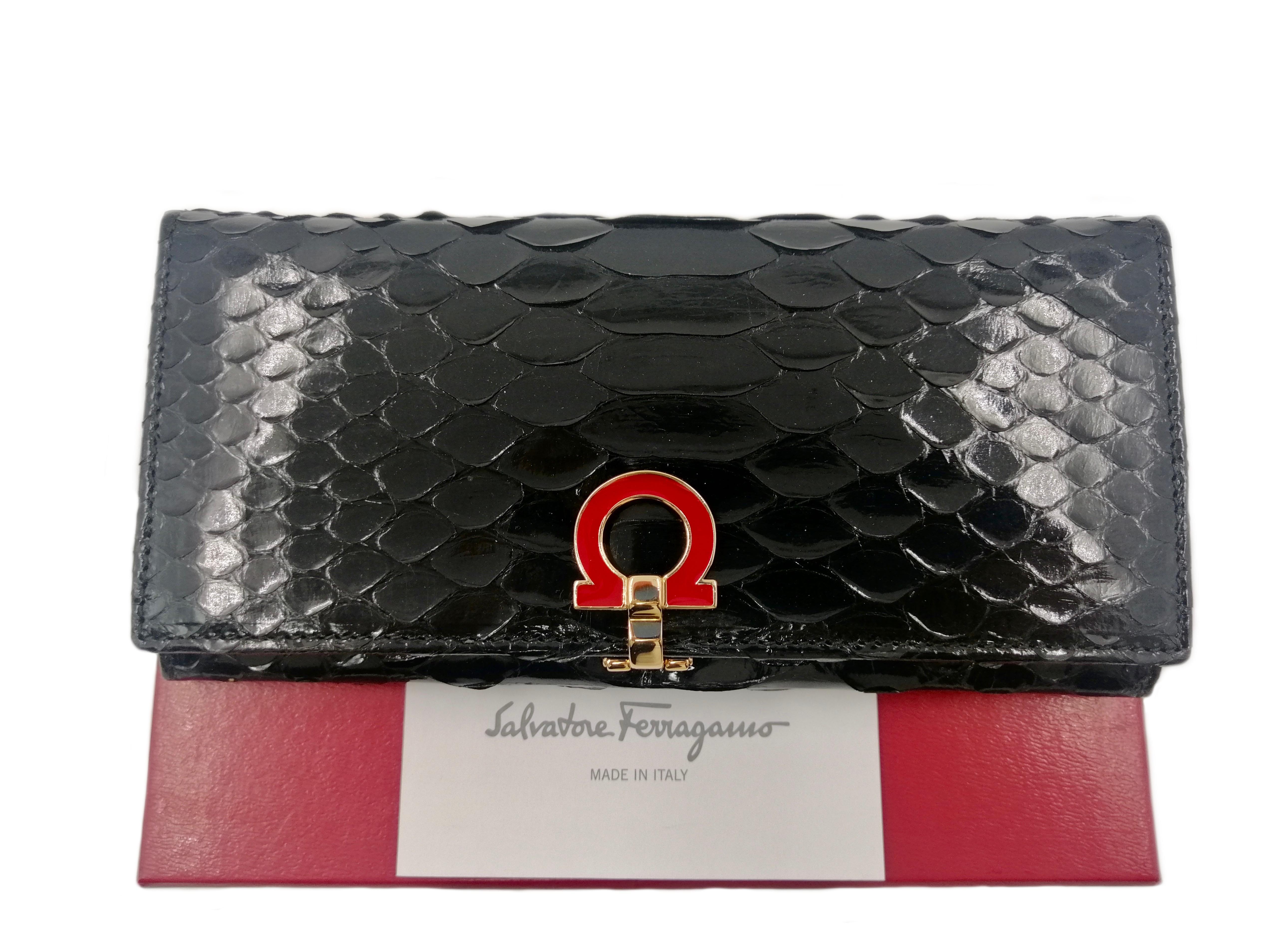 Salvatore Ferragamo wallet
Black python with red enamel logo closure
Measures: Length cm. 19 - Height cm. 9 - Depth cm. 3
New condition