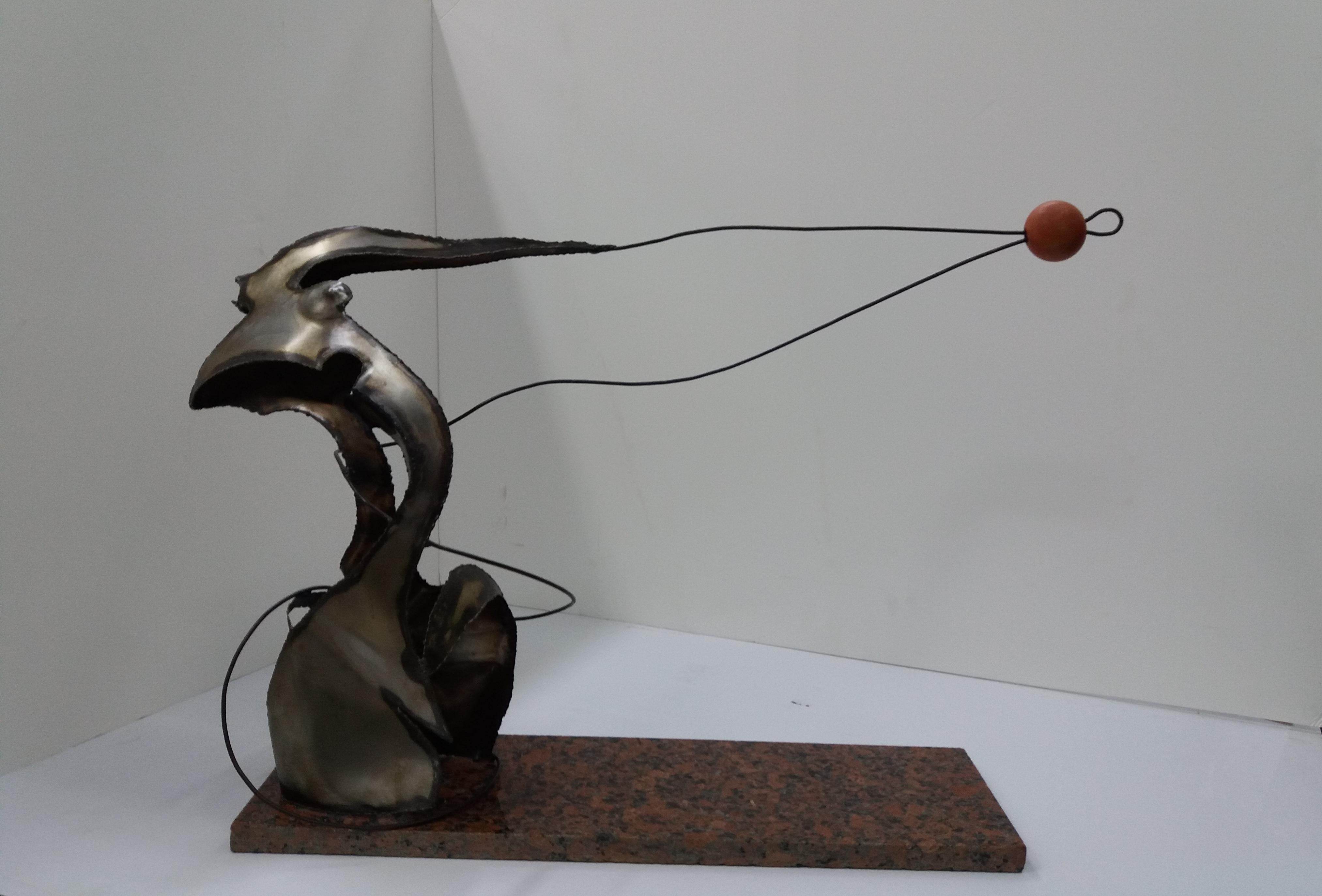  gimnasta  Escultura original de acero
Expone individualmente desde 1970, habiendo realizado más de un centenar, siendo las principales en: L'Hospitalet; Ibiza; Sevilla; Terraza; Roma (Italia); Vilanova i la Geltrú; Esplugues; Martorell; Madrid;