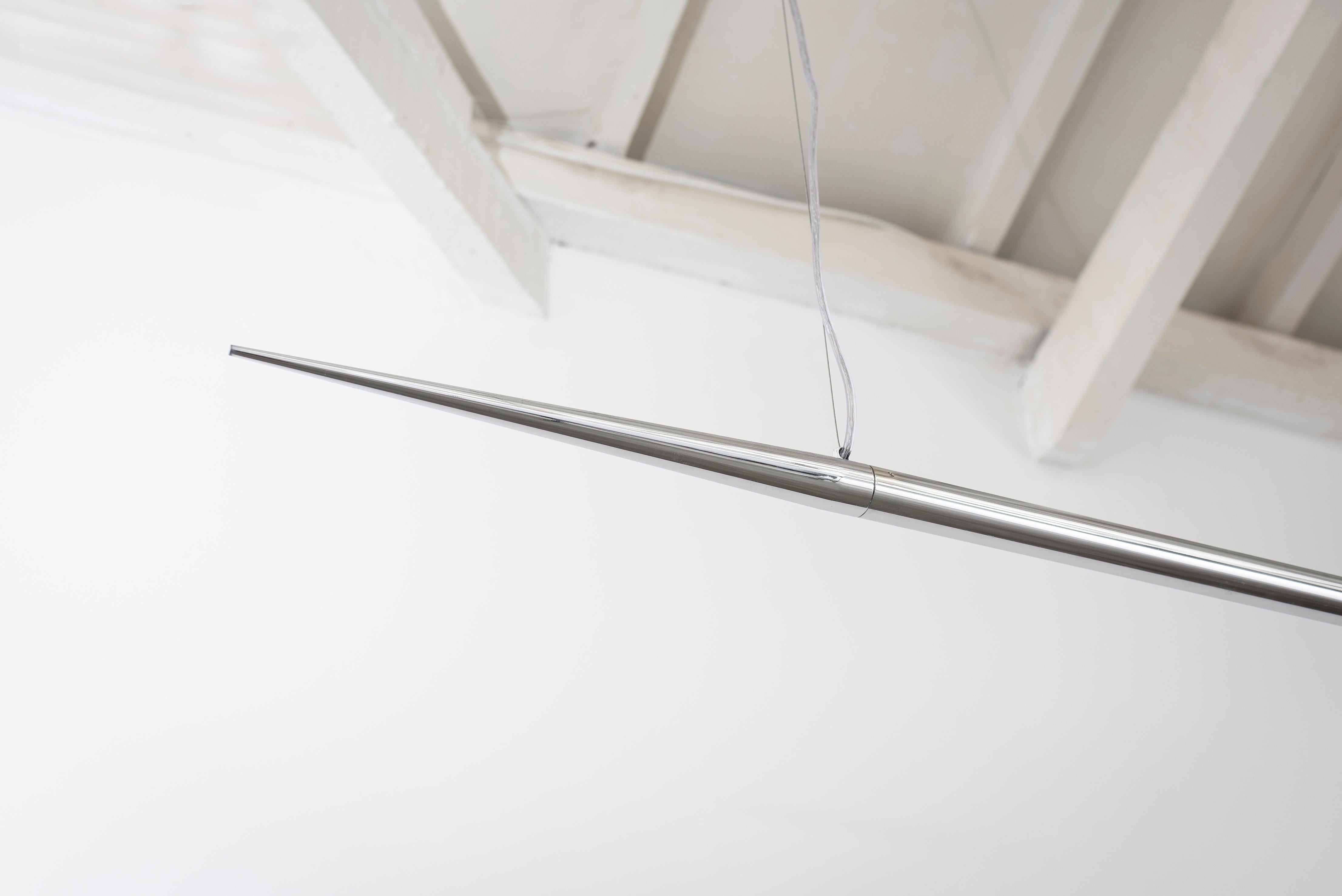 Style international Lampe à suspension Ferro, 150 cm, par Rain, lampe contemporaine, aluminium, chrome en vente