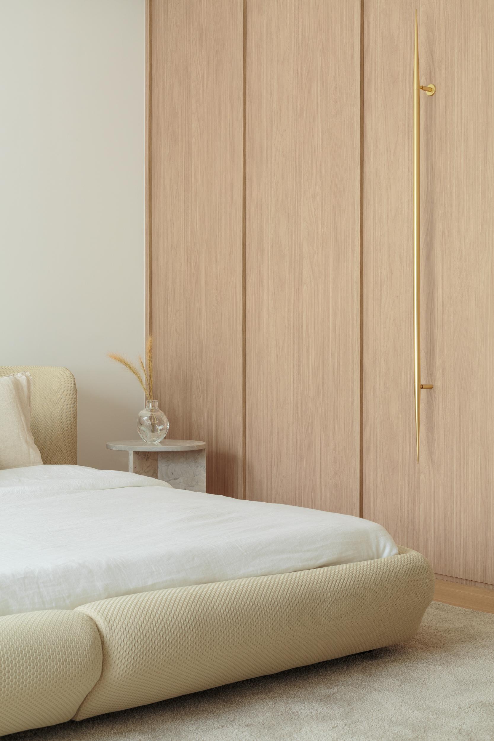 Ferrão Lámpara de Pared, 210cm, by RAIN, Lámpara Contemporánea, Aluminio, Cromo Siglo XXI y contemporáneo en venta