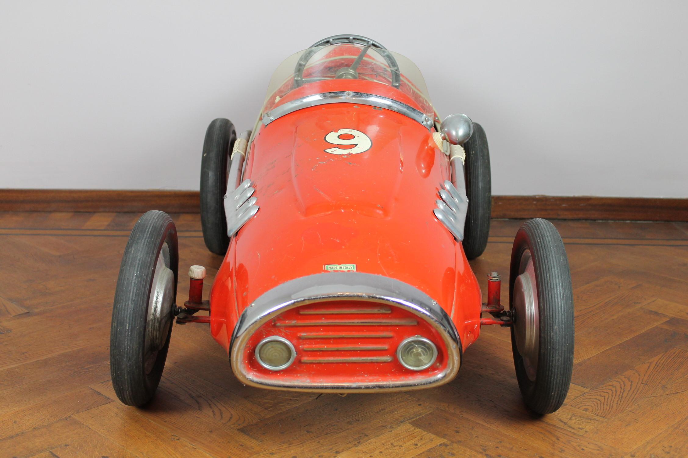 Corrado and Remondini Ferrari Racer Metal Pedal Car , Italy,  1950s In Good Condition For Sale In Antwerp, BE
