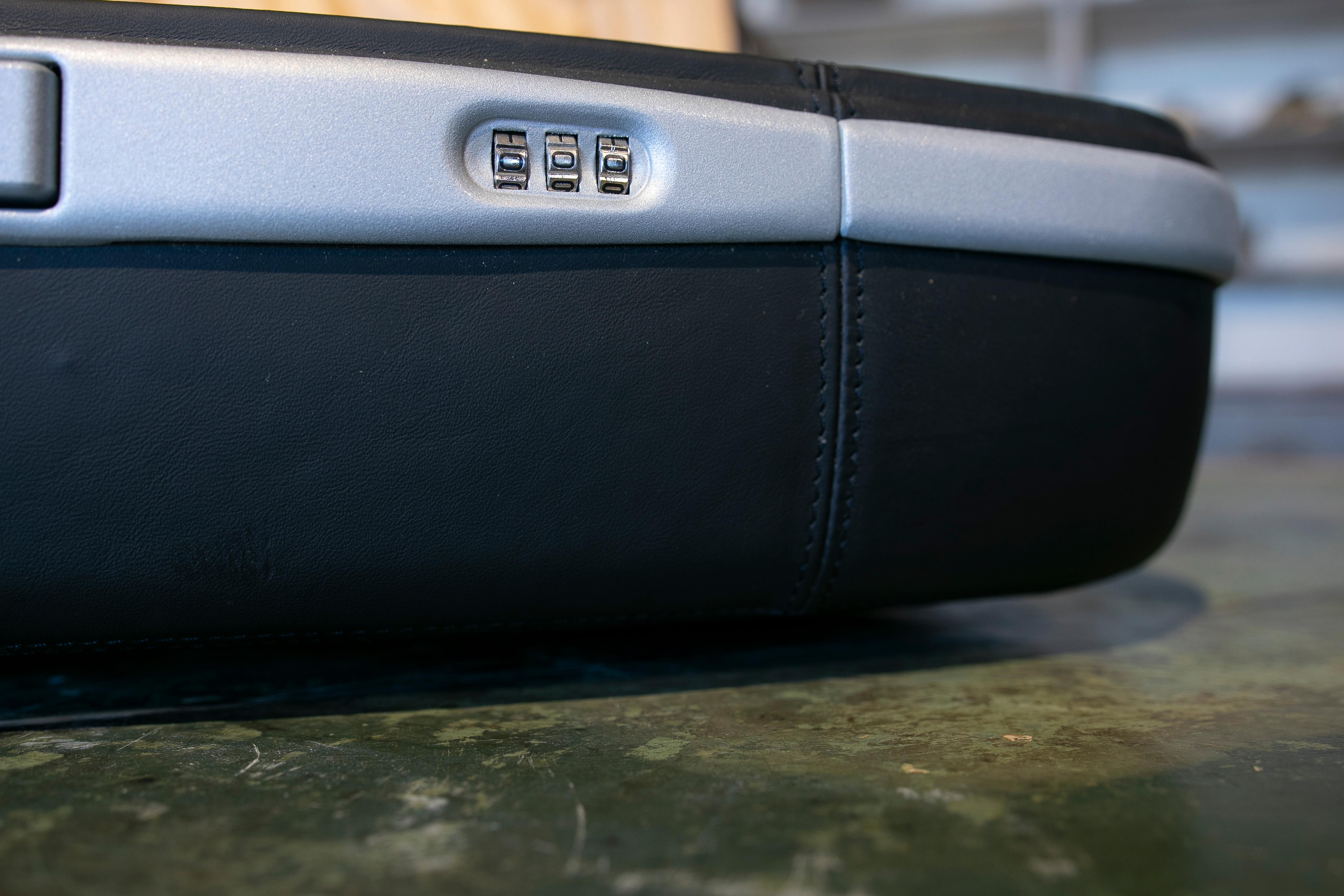 Ferrari Koffer-Set Hergestellt von Schedoni in schwarzem Leder und Aluminium im Angebot 3